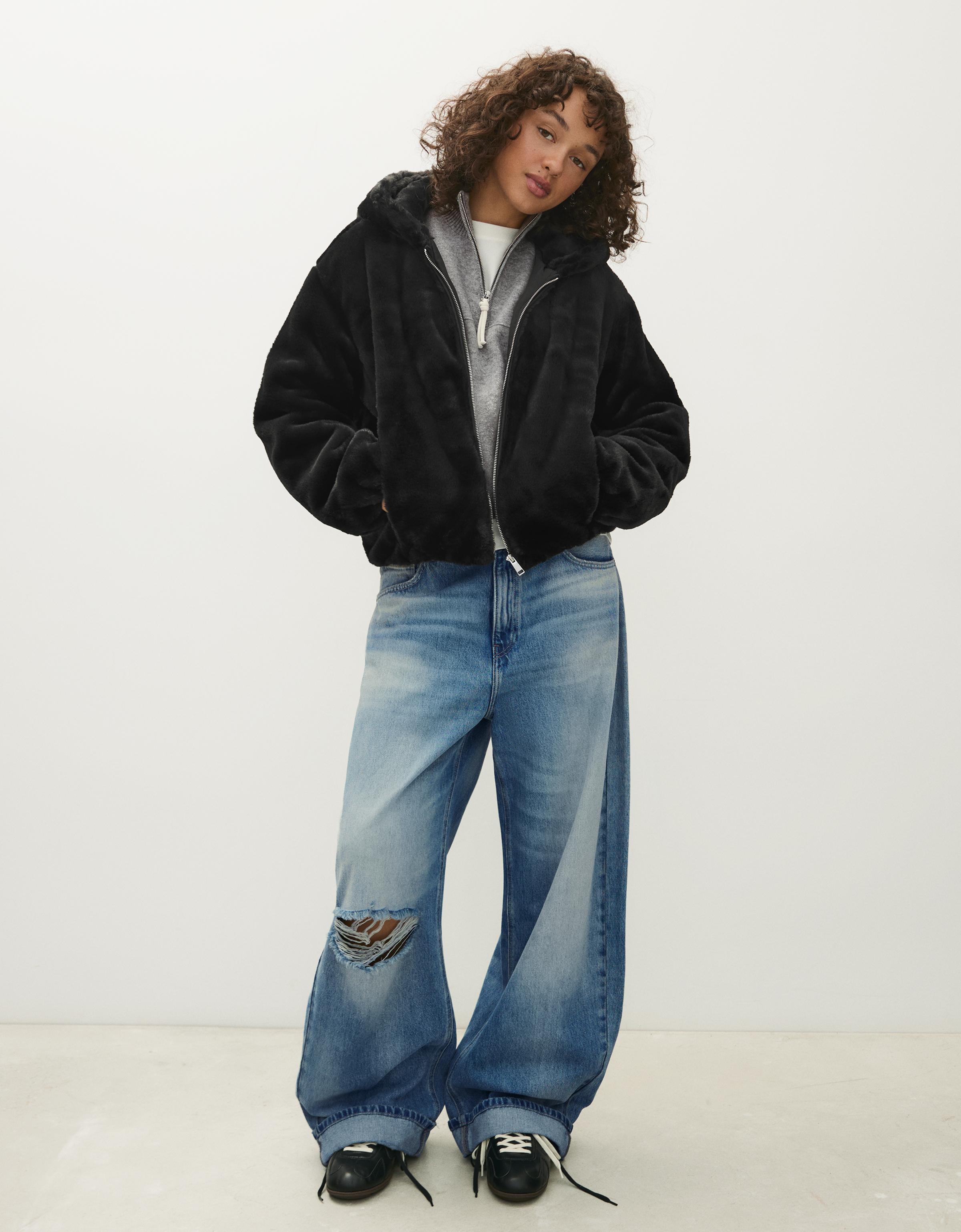Hooded jacket with fur — Black