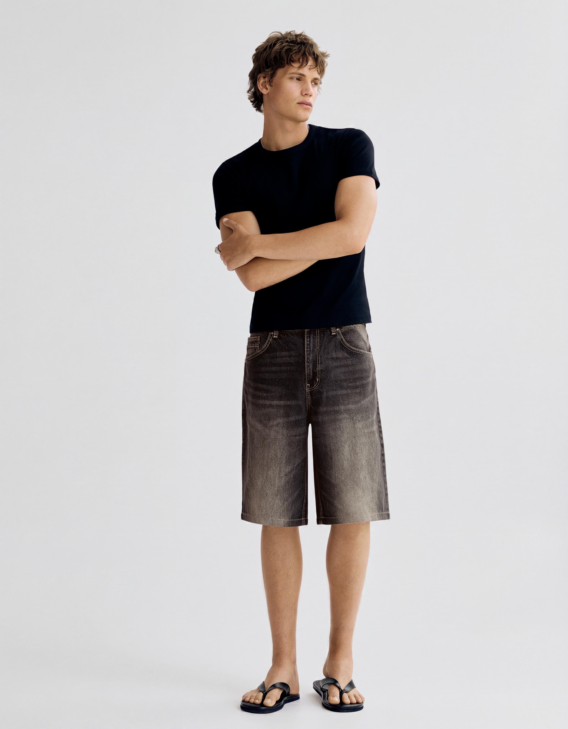 Embroidered super baggy denim Bermuda shorts — Brown