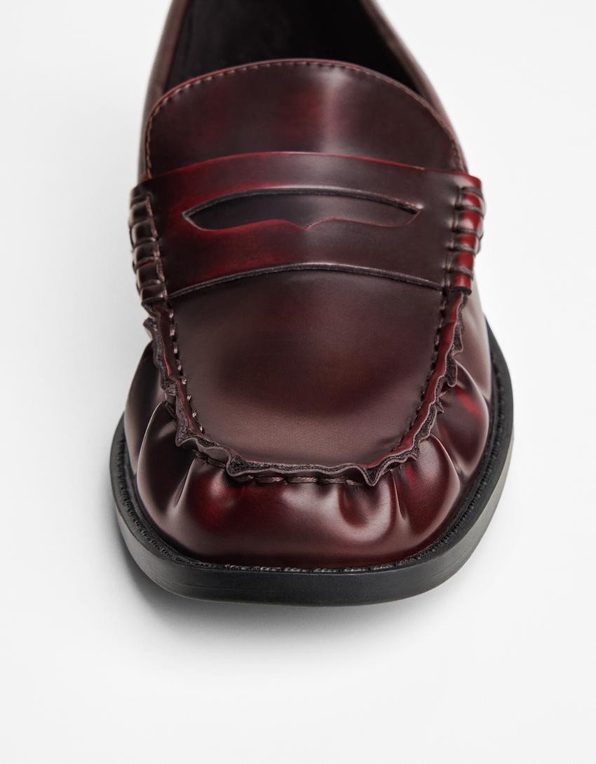 Loafers with gathered detail-Maroon