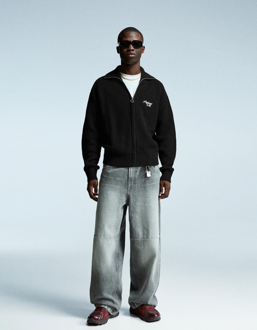 Casaco com fecho de correr bordado