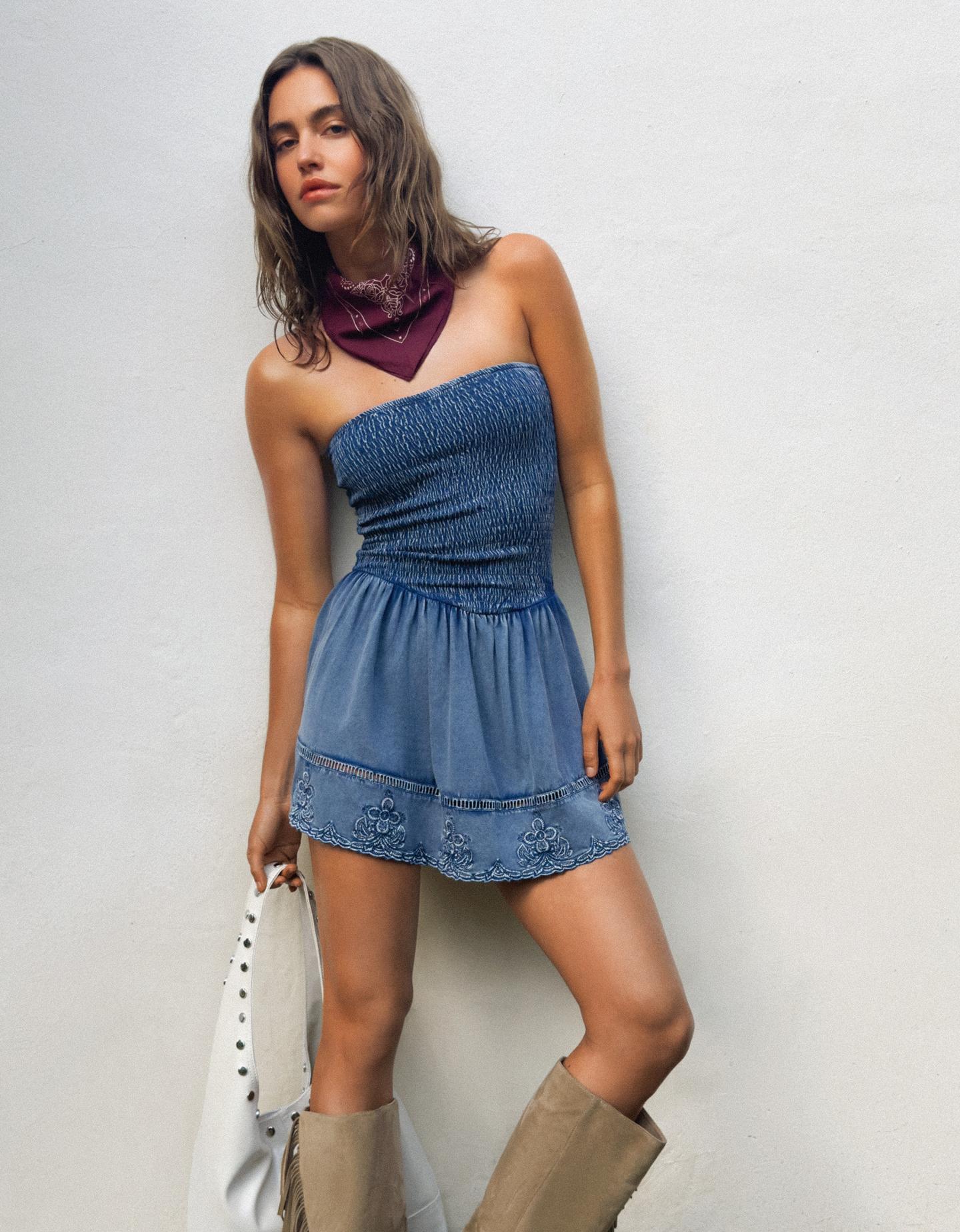 Bershka sukienka mini z falbankami niebieski