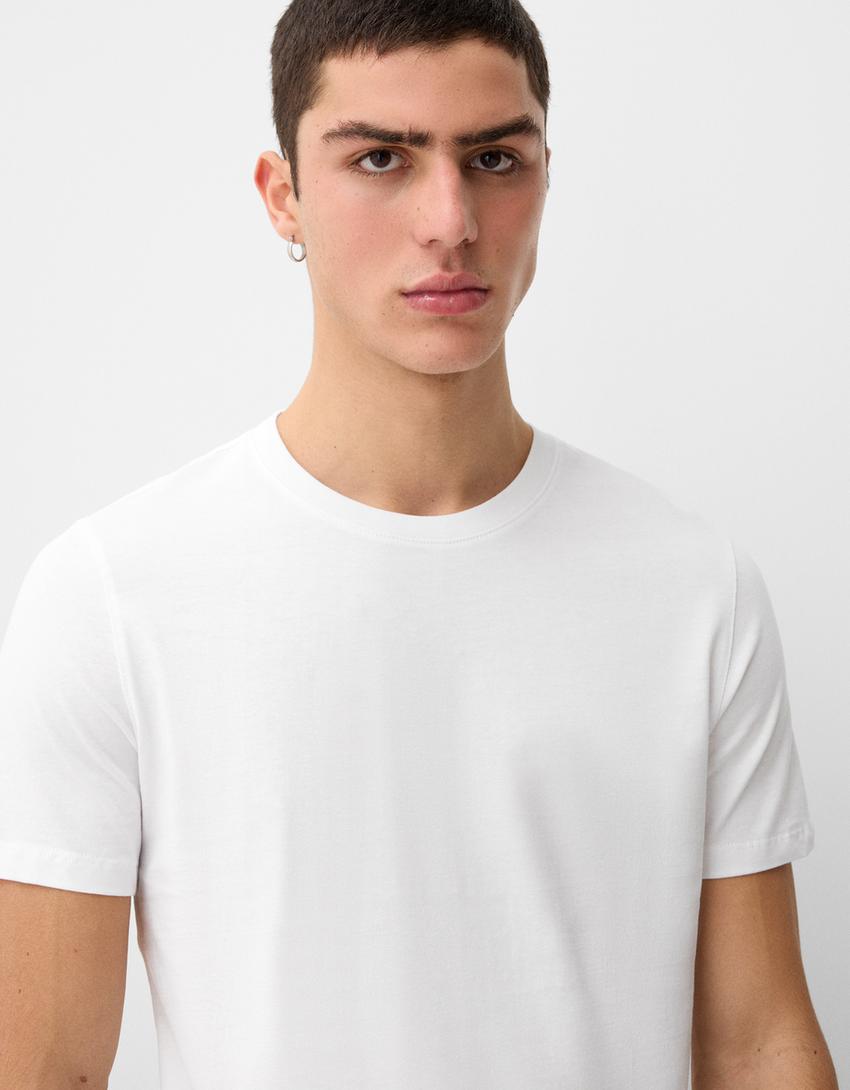تيشرت أساسي بأكمام قصيرة-أبيض