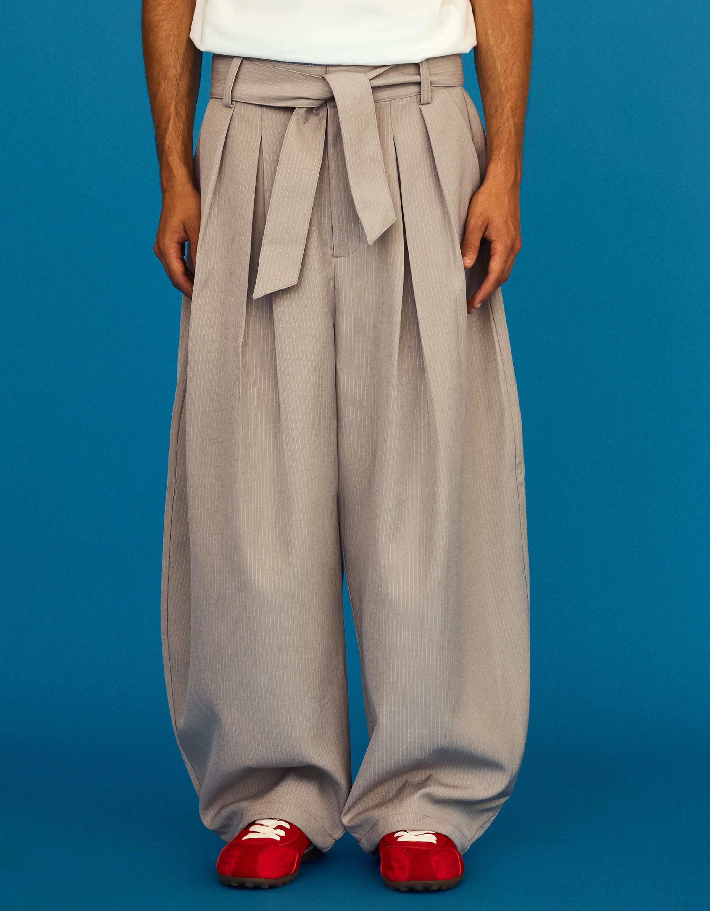 Barrel-leg trousers with darts and belt — Sand