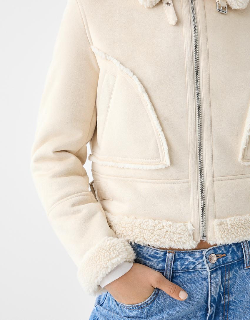 Късо яке от изкуствен велур с контрастна вътрешност-Екрю-5