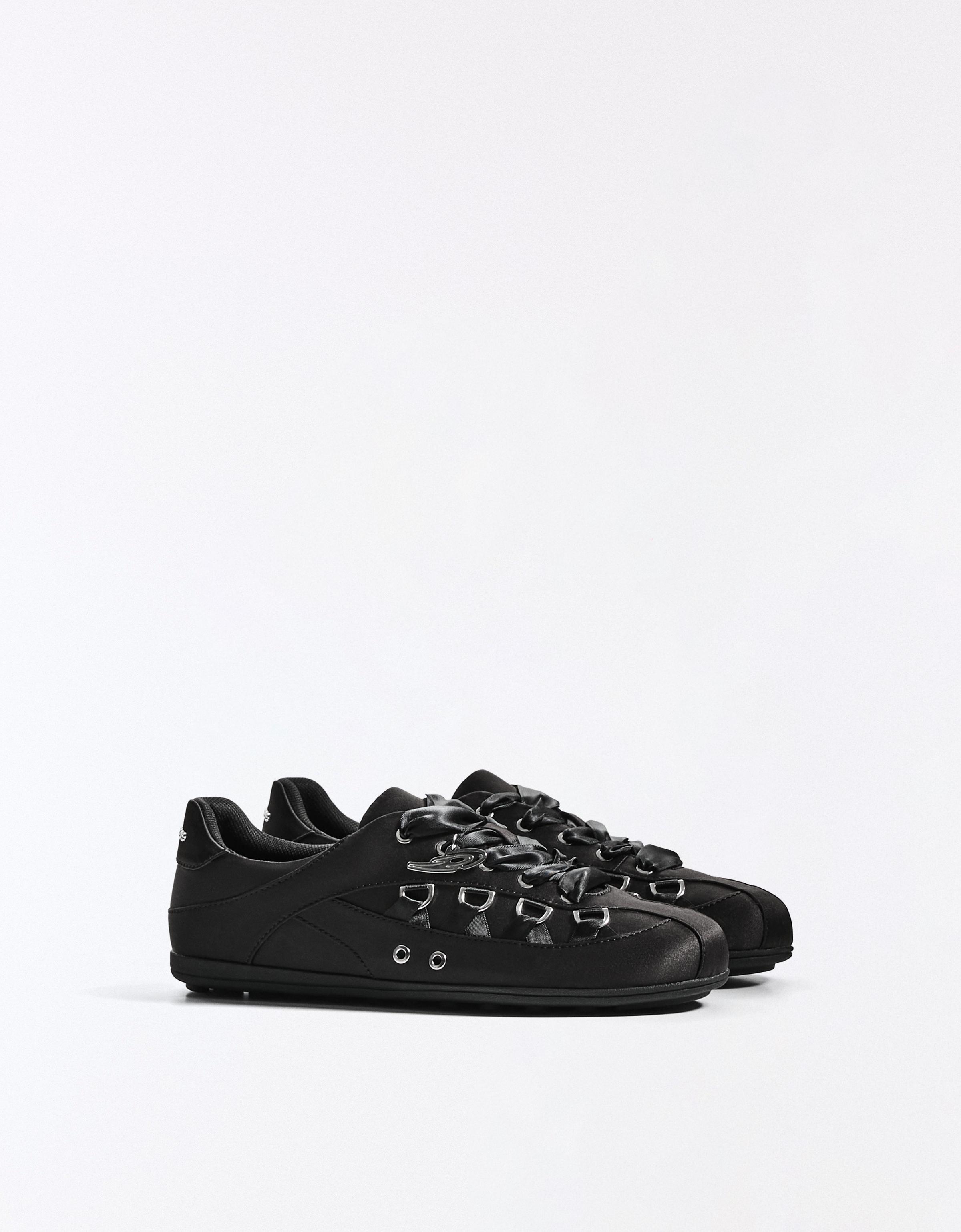 OUT OF CORE Trainers — BLACK