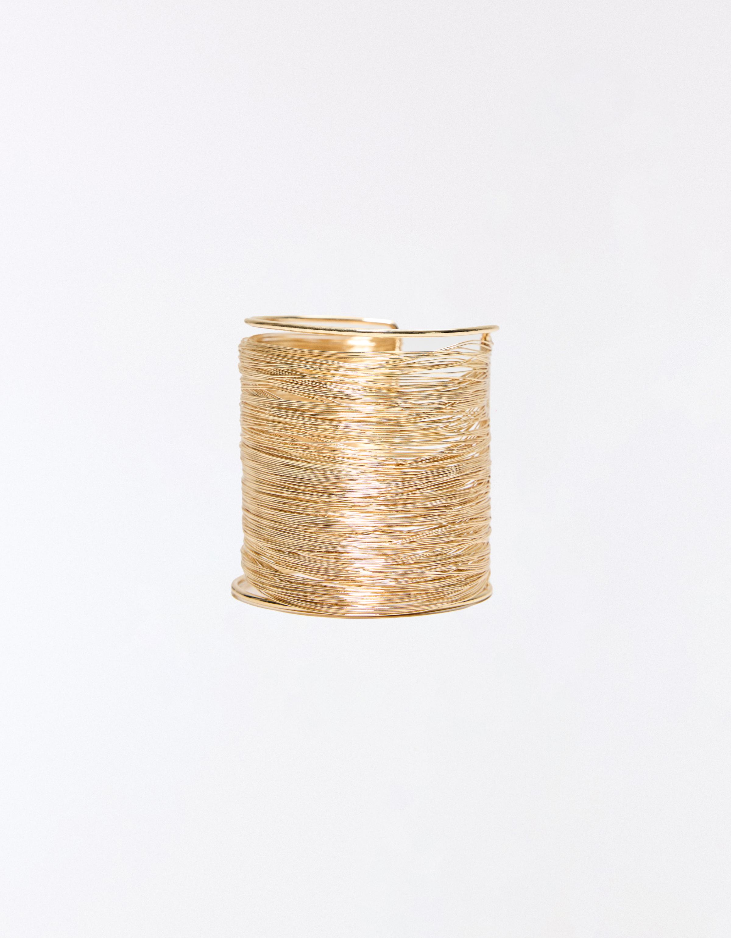 Metallic thread rigid bracelet — Gold