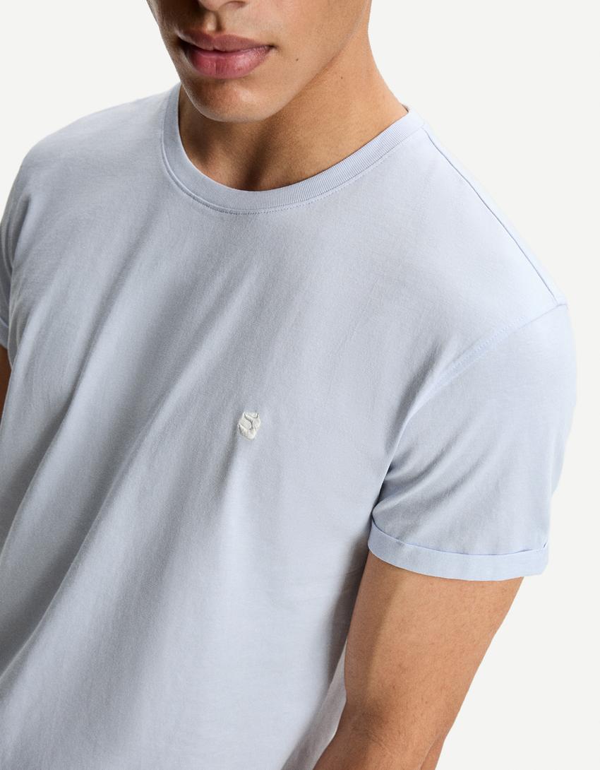Embroidered short sleeve roll-up T-shirt-Light blue
