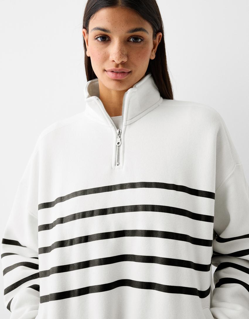 سويت شيرت بطبعة وسحاب-أبيض / أسود-2