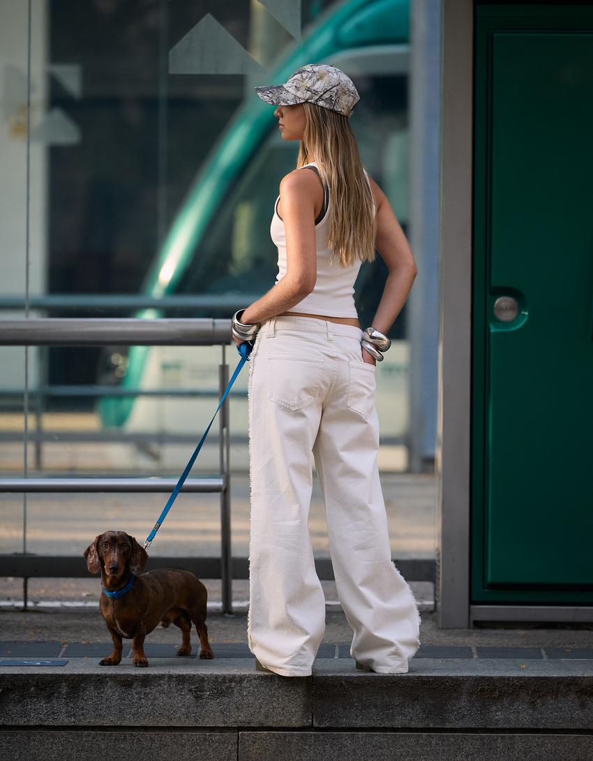 Gerade Hose mit Ösen und ausgefranstem Saum-Weiss