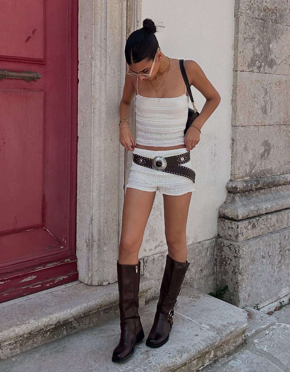 Textured waffle-knit shorts with ruffles
