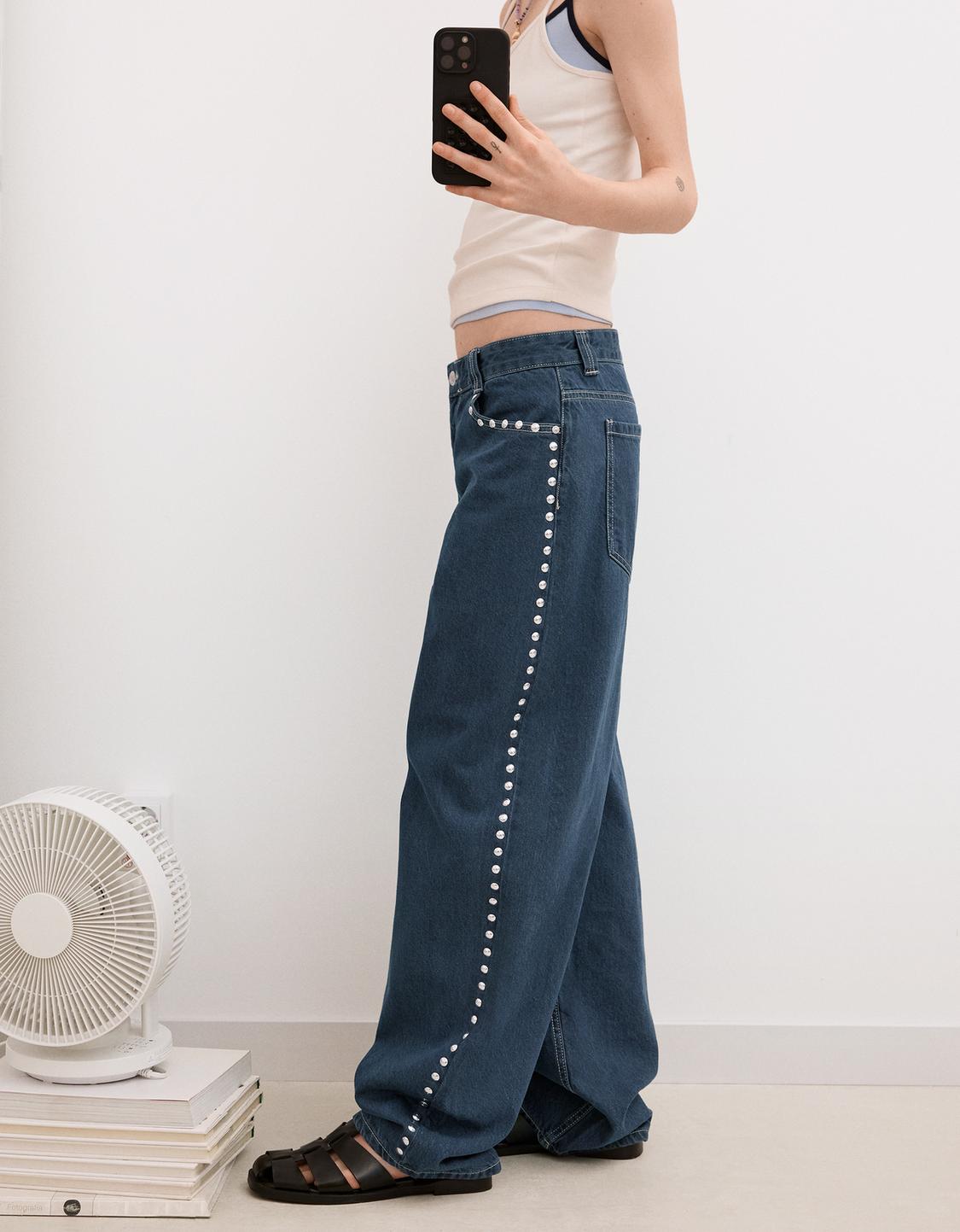 Studded barrel jeans