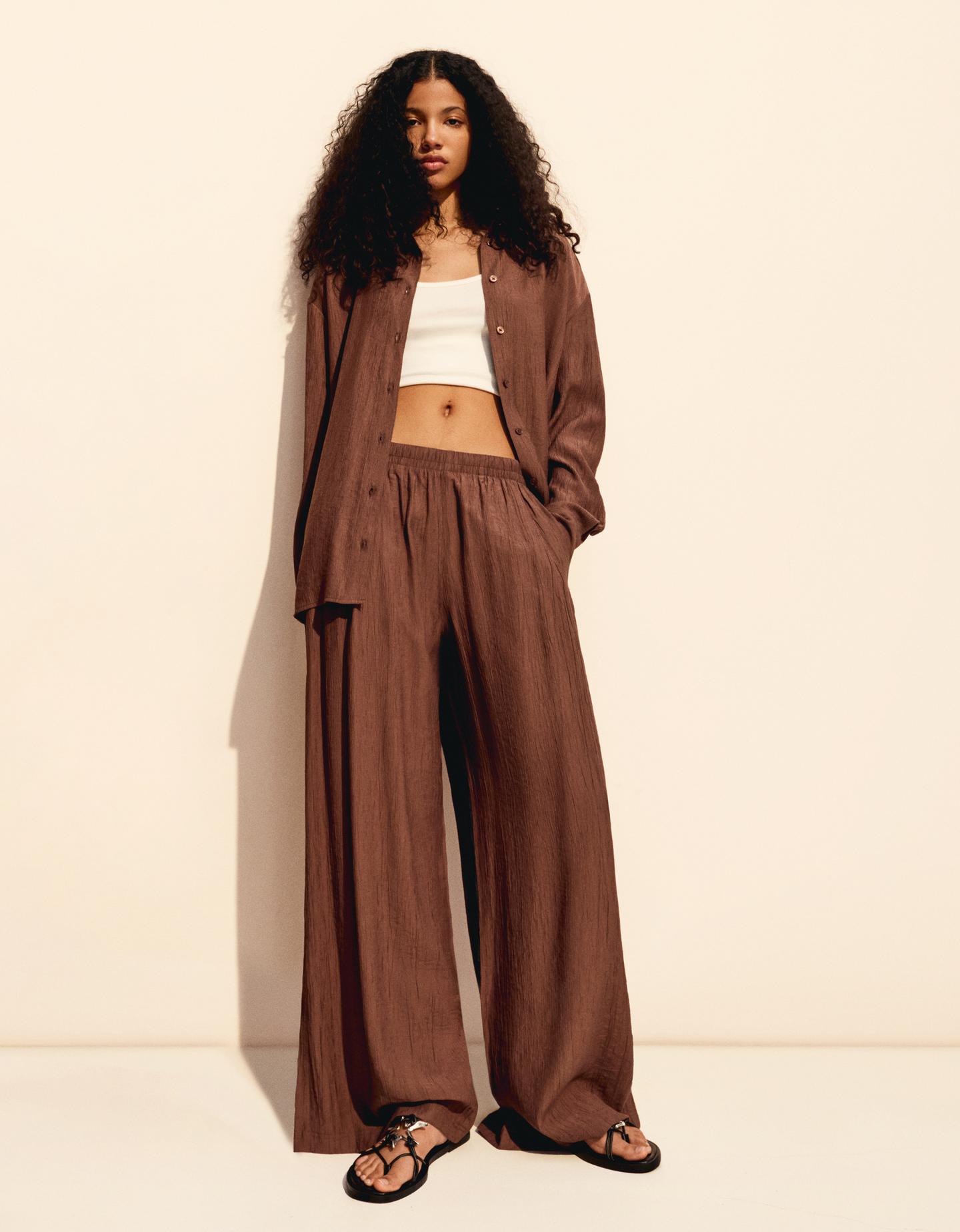 Bershka luźne spodnie wide leg z fakturą ze sznurkiem brązowy