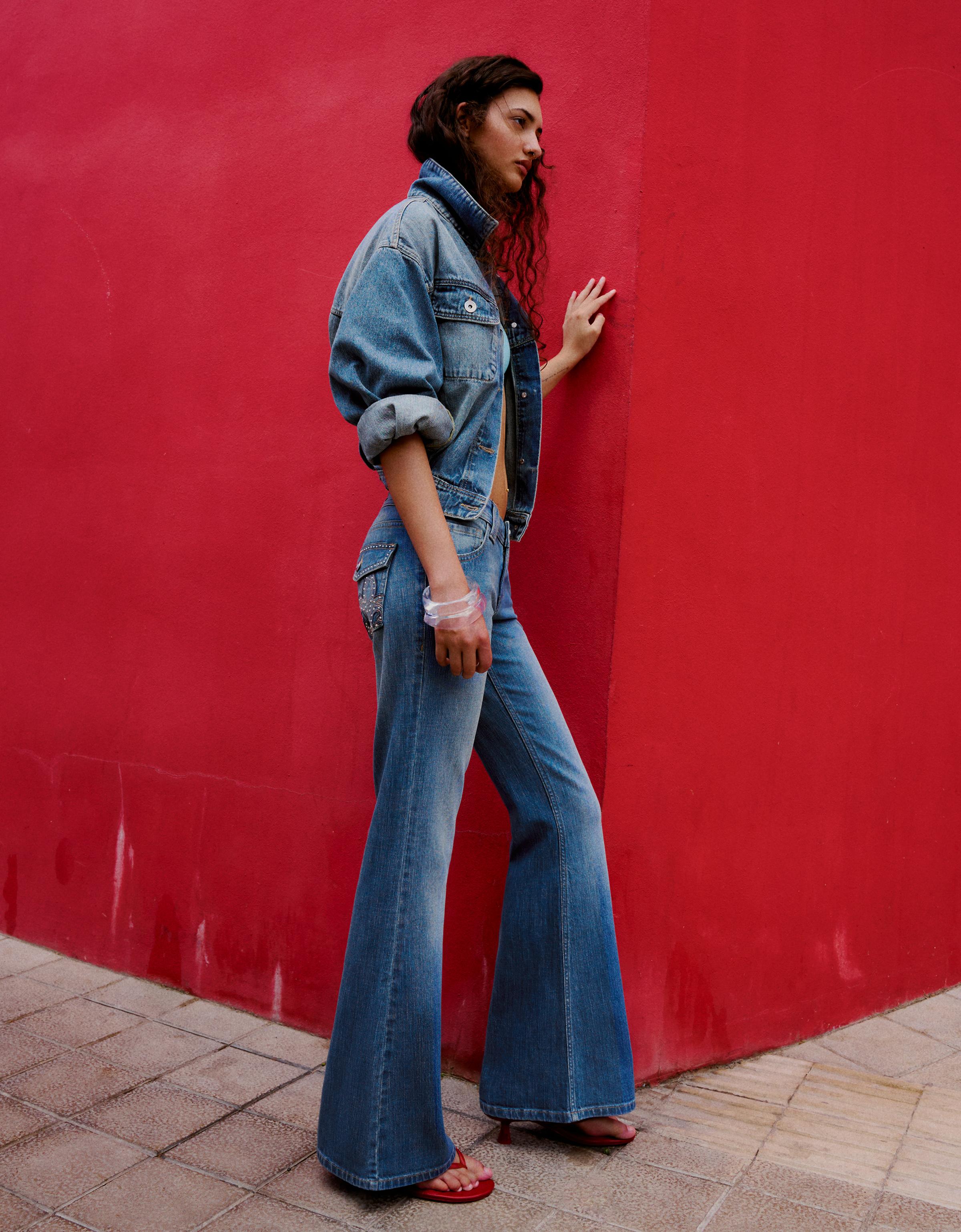 Low-rise embroidered flared jeans — Light blue