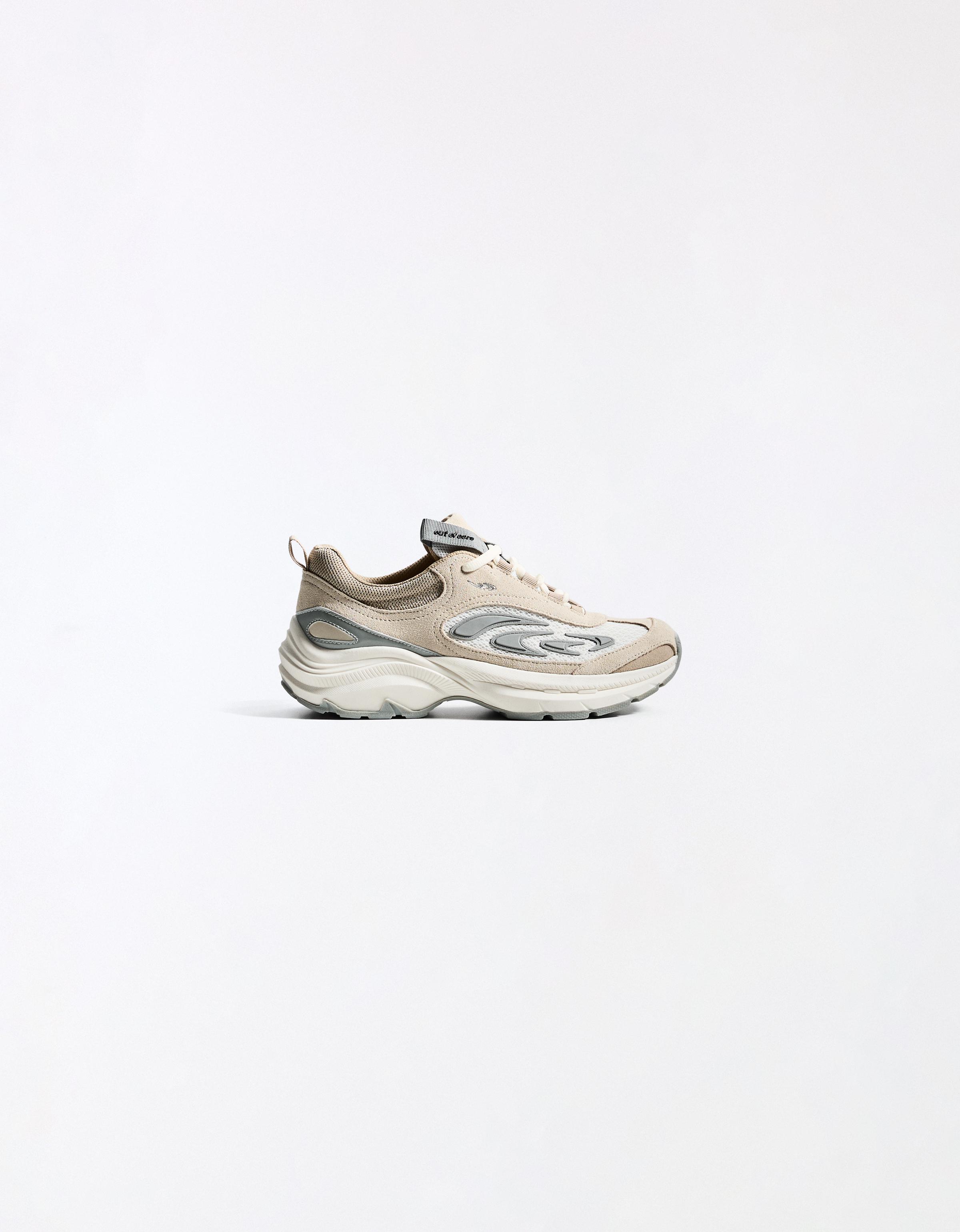 OUT OF CORE Trainers — Multicolored