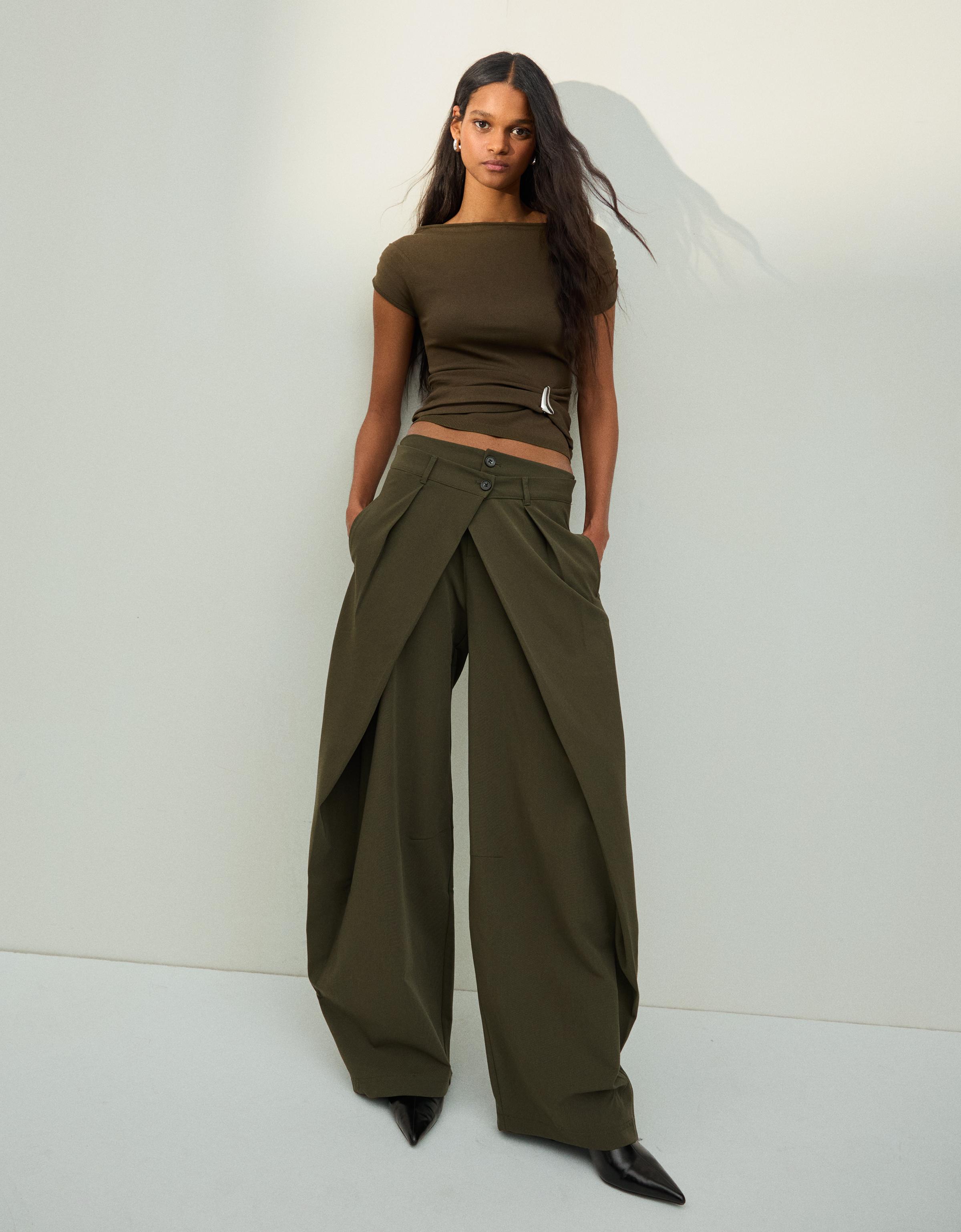Bershka Pantalón Pliegues Doble Botón Mujer Kaki