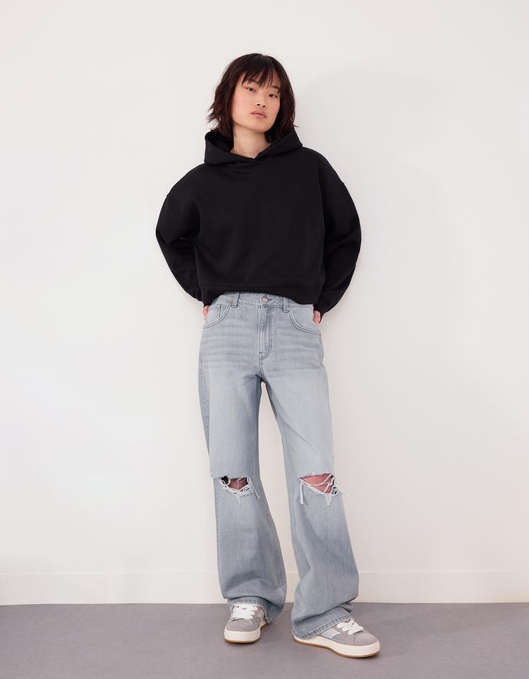 Distressed wide leg 90’s jean