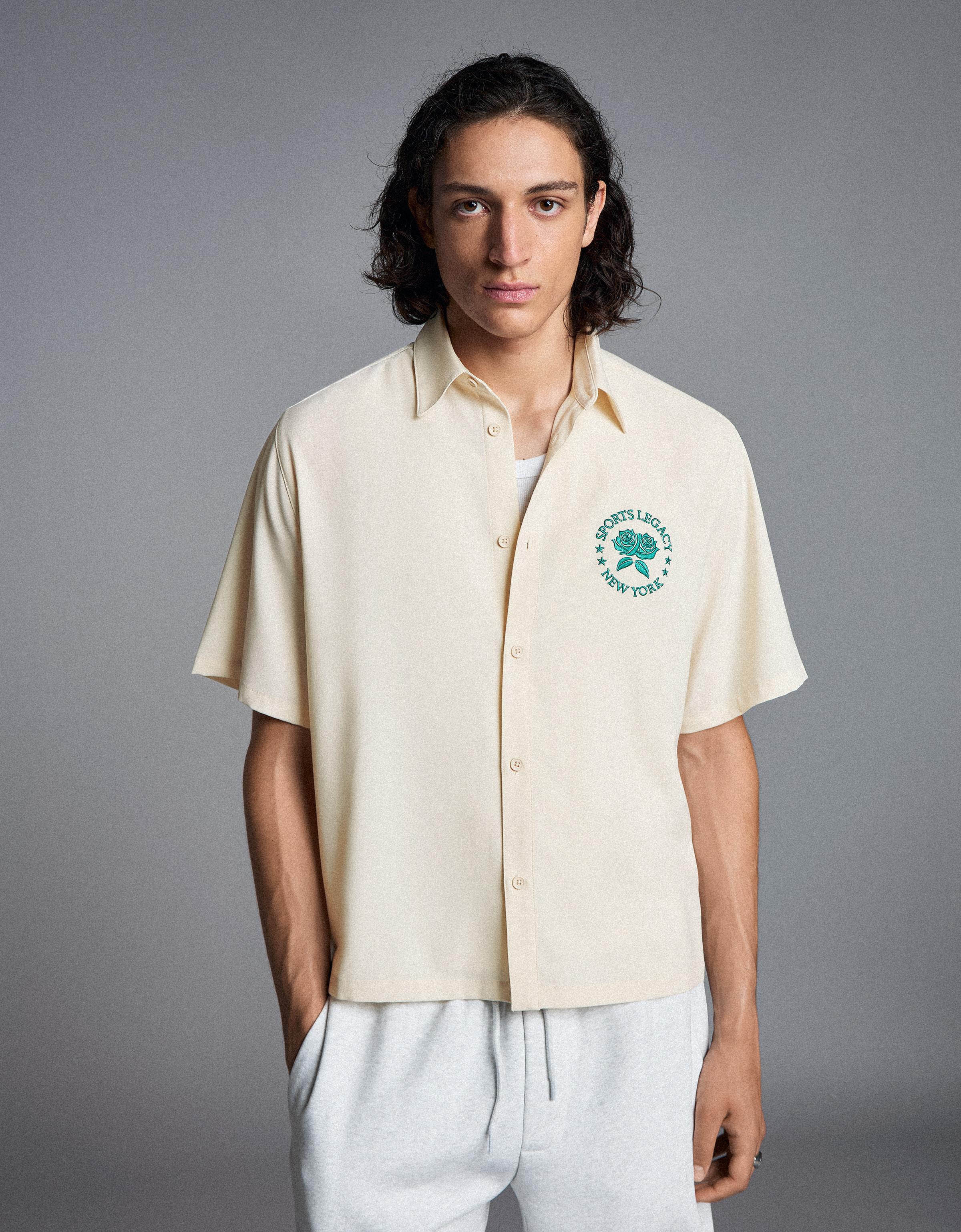 Bershka Camisa Manga Corta Bordada Hombre Crudo