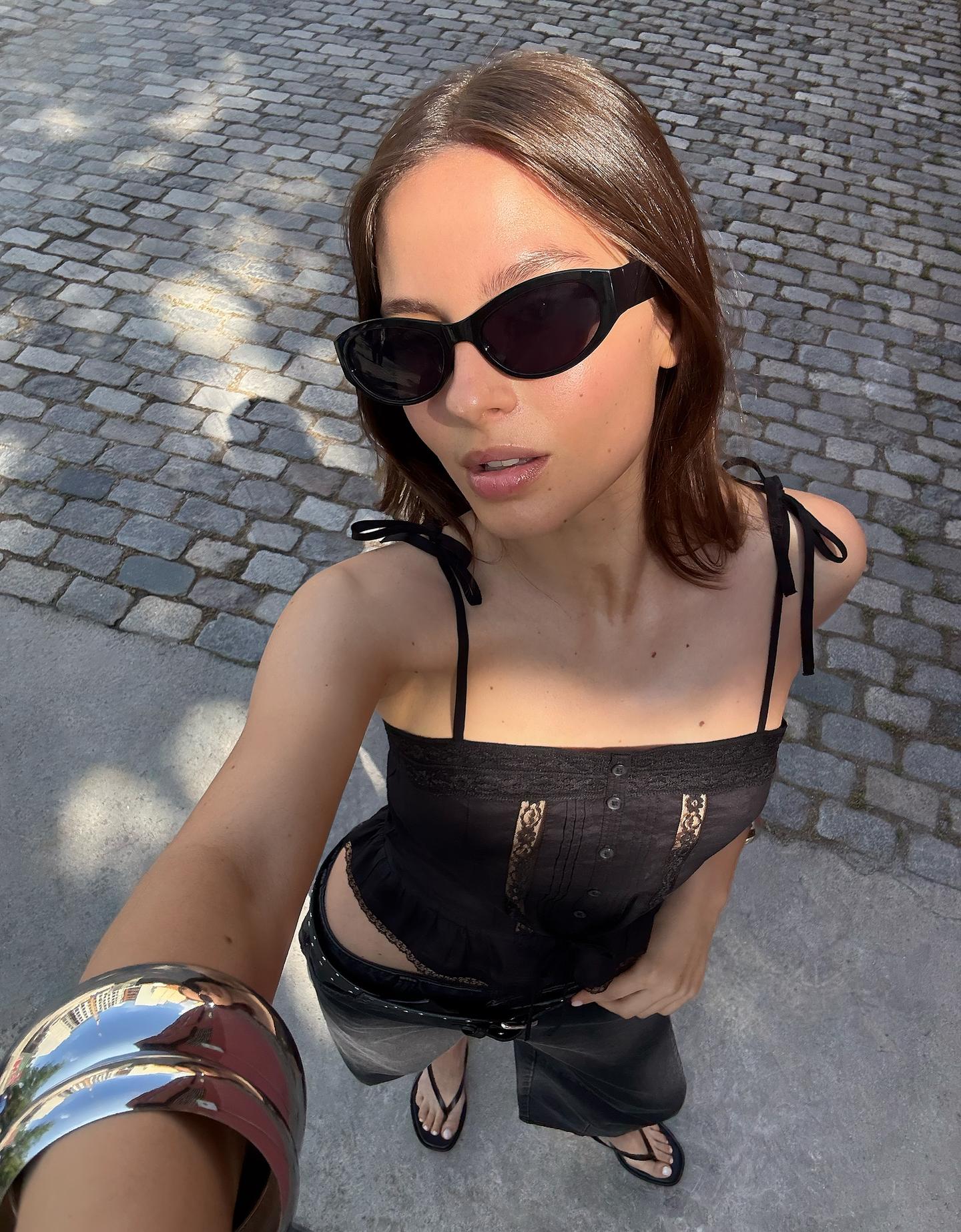 Bershka okulary przeciwsłoneczne cat eye z tworzywa czarny