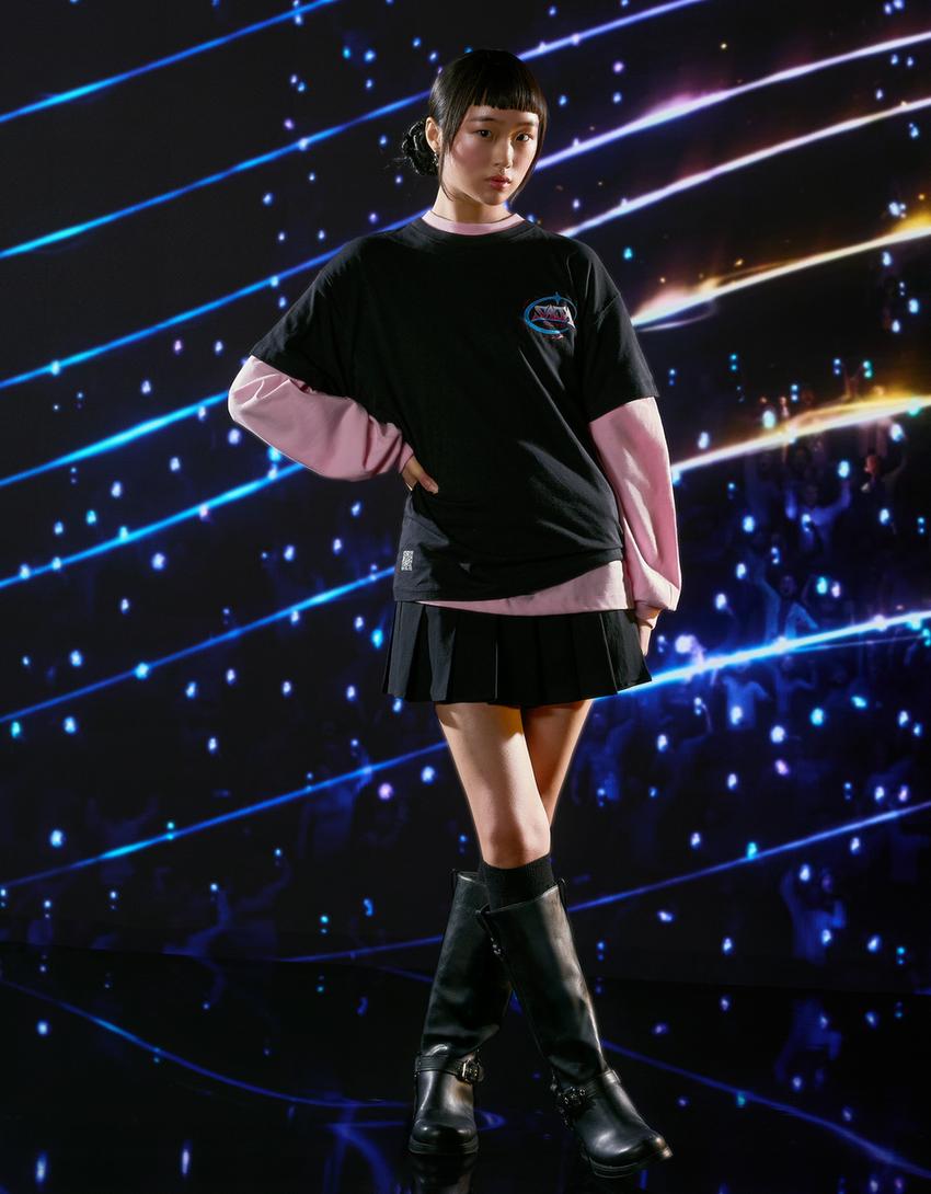 Camiseta KPop Demon Hunters Saja Boys manga corta print-Negro