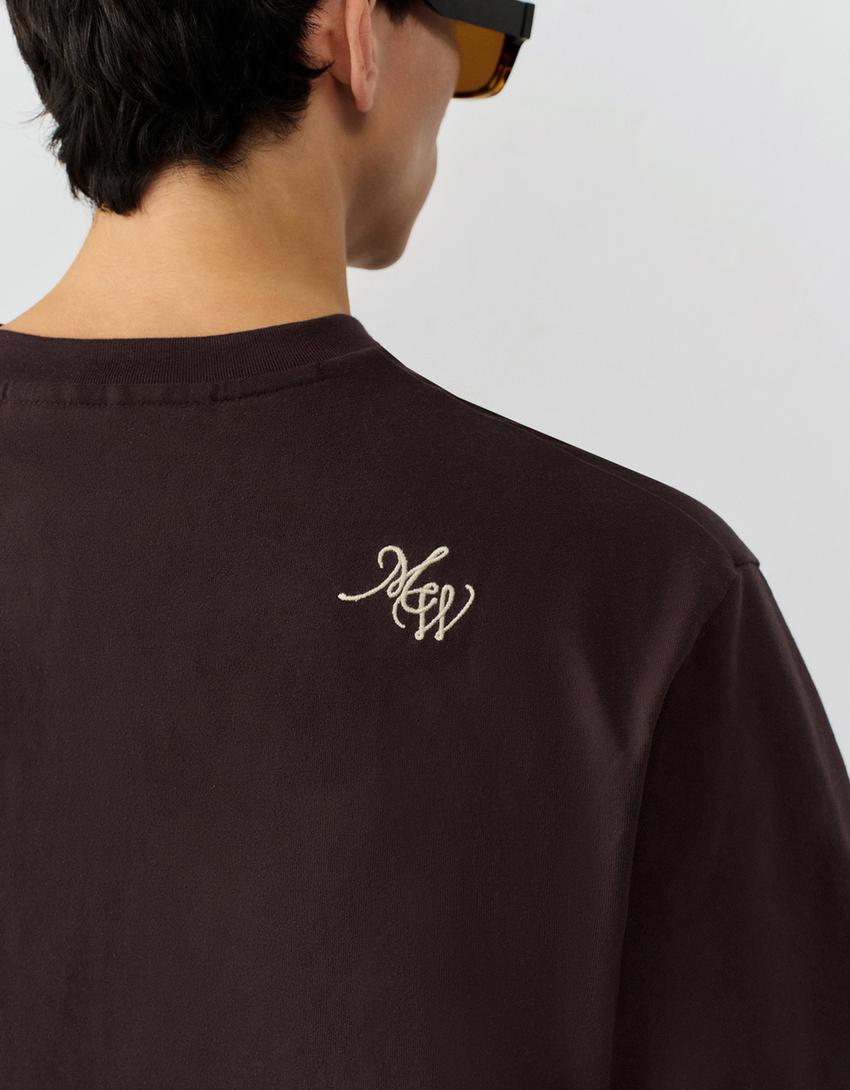 Camiseta manga corta bordado-Marrón