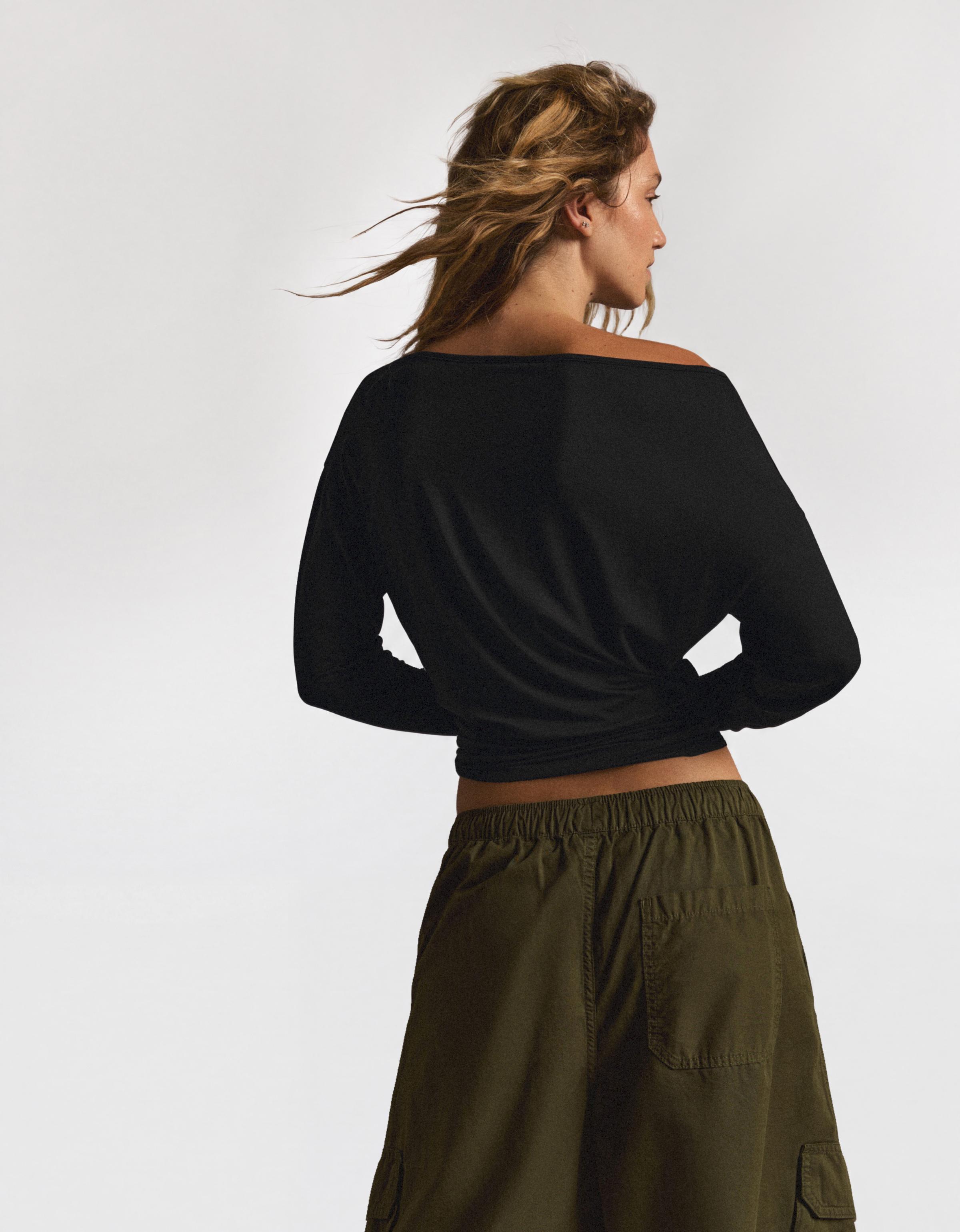 Asymmetric neck long-sleeved T-shirt — Black
