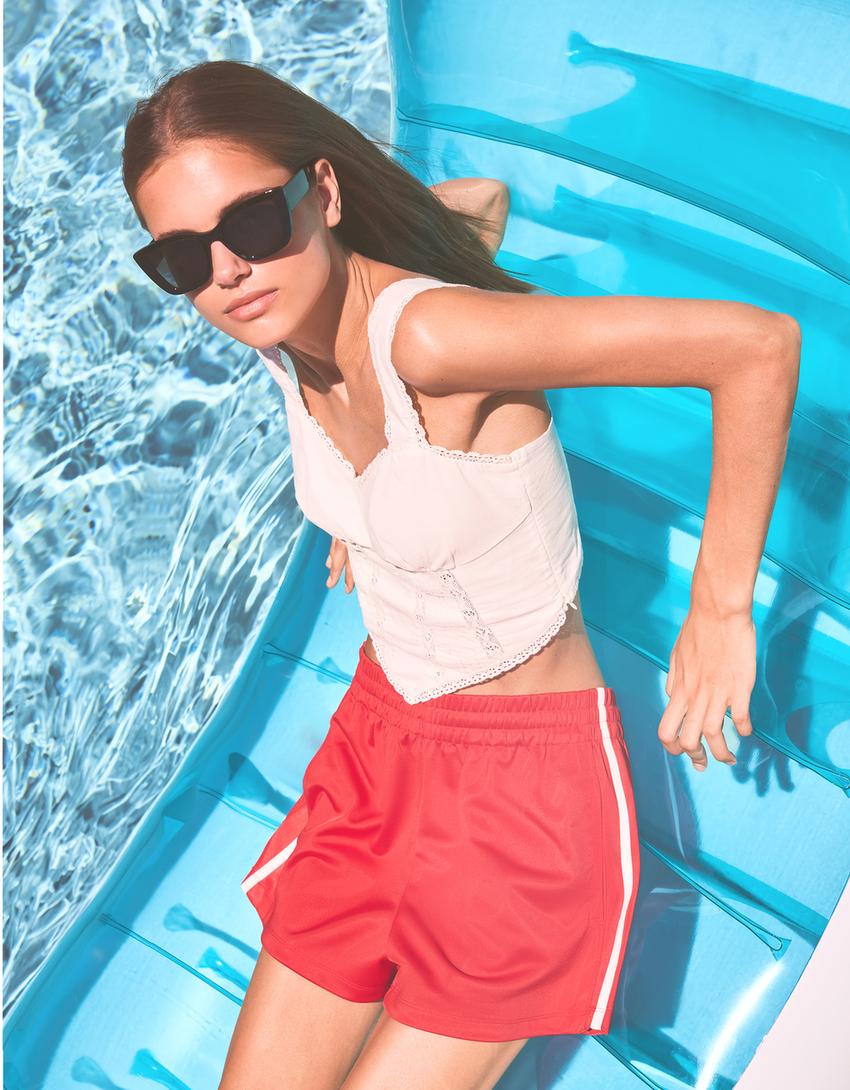 Pantalón curto retro banda lateral-Vermello-1