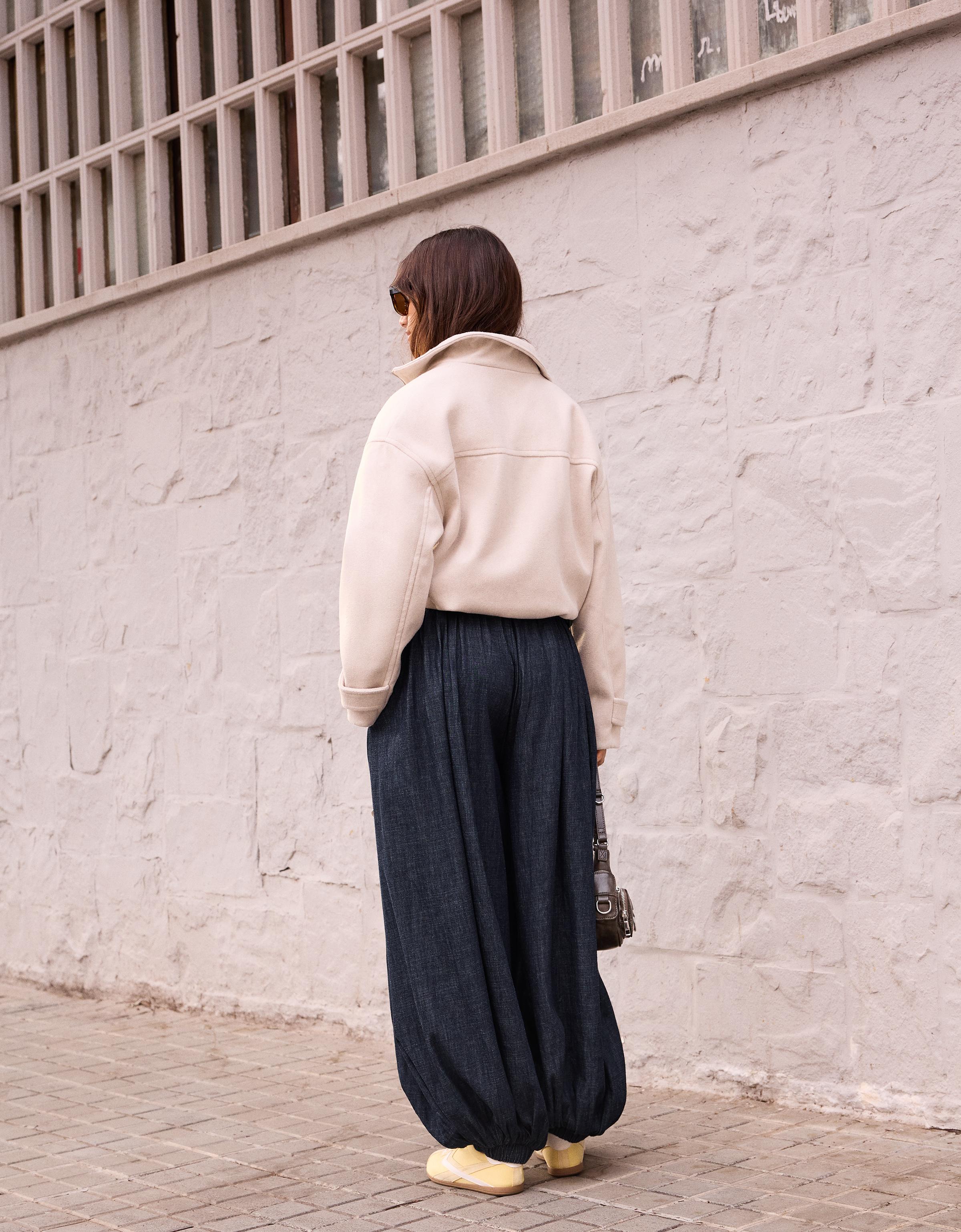 Low-rise balloon jeans