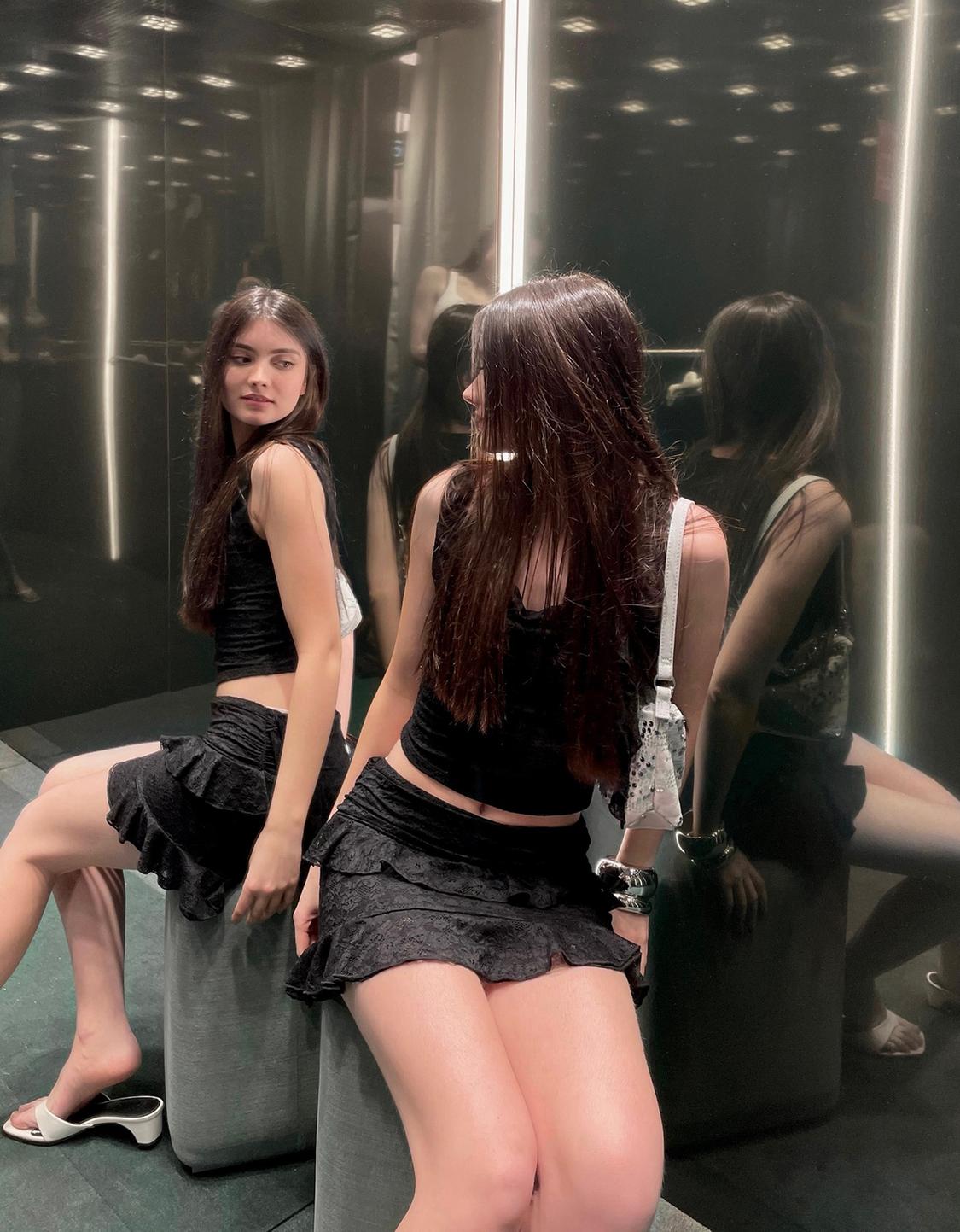 Blonde lace ruffled mini skirt