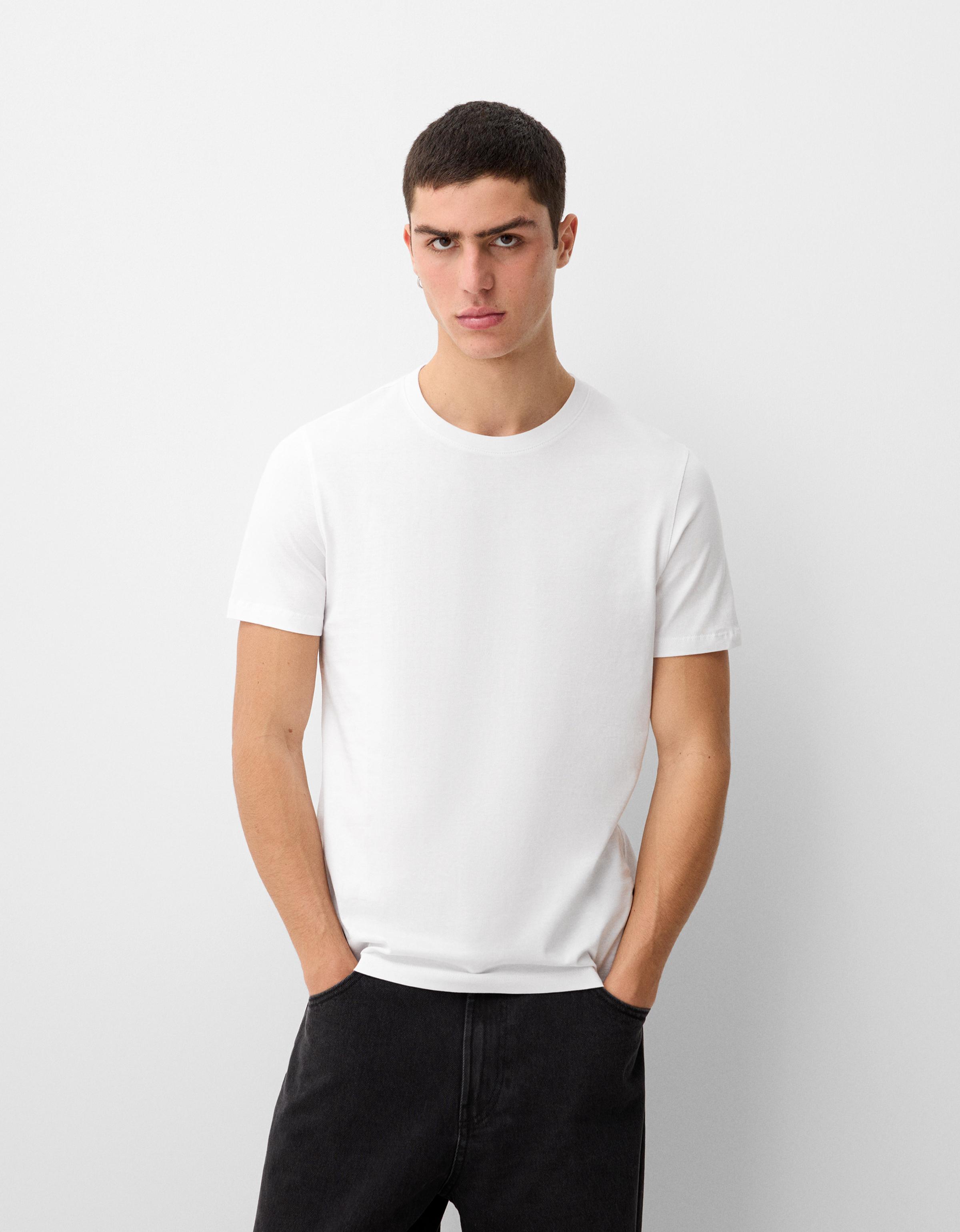 Bershka T-Shirt Im Regular Fit Mit Kurzen Ärmeln Herren S Weiss