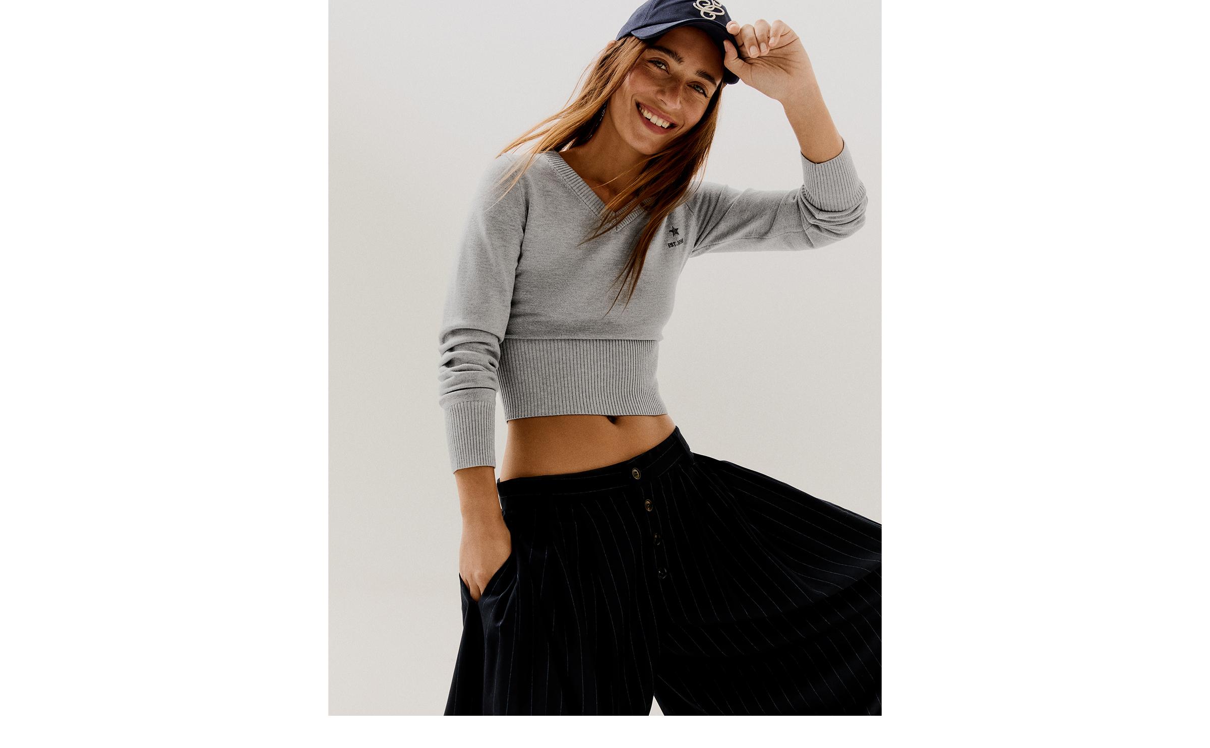 Embroidered V-neck jumper — Grey
