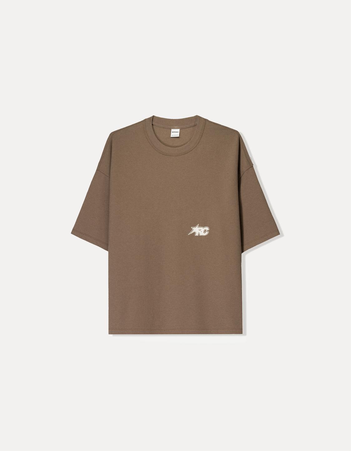 Textured short sleeve boxy fit T-shirt with embroidery