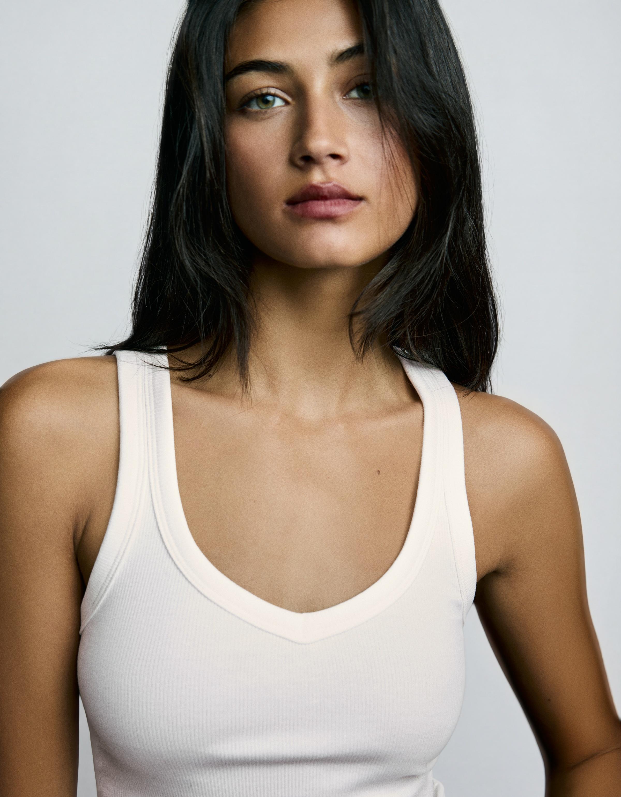 V-neck strappy vest top — Off white
