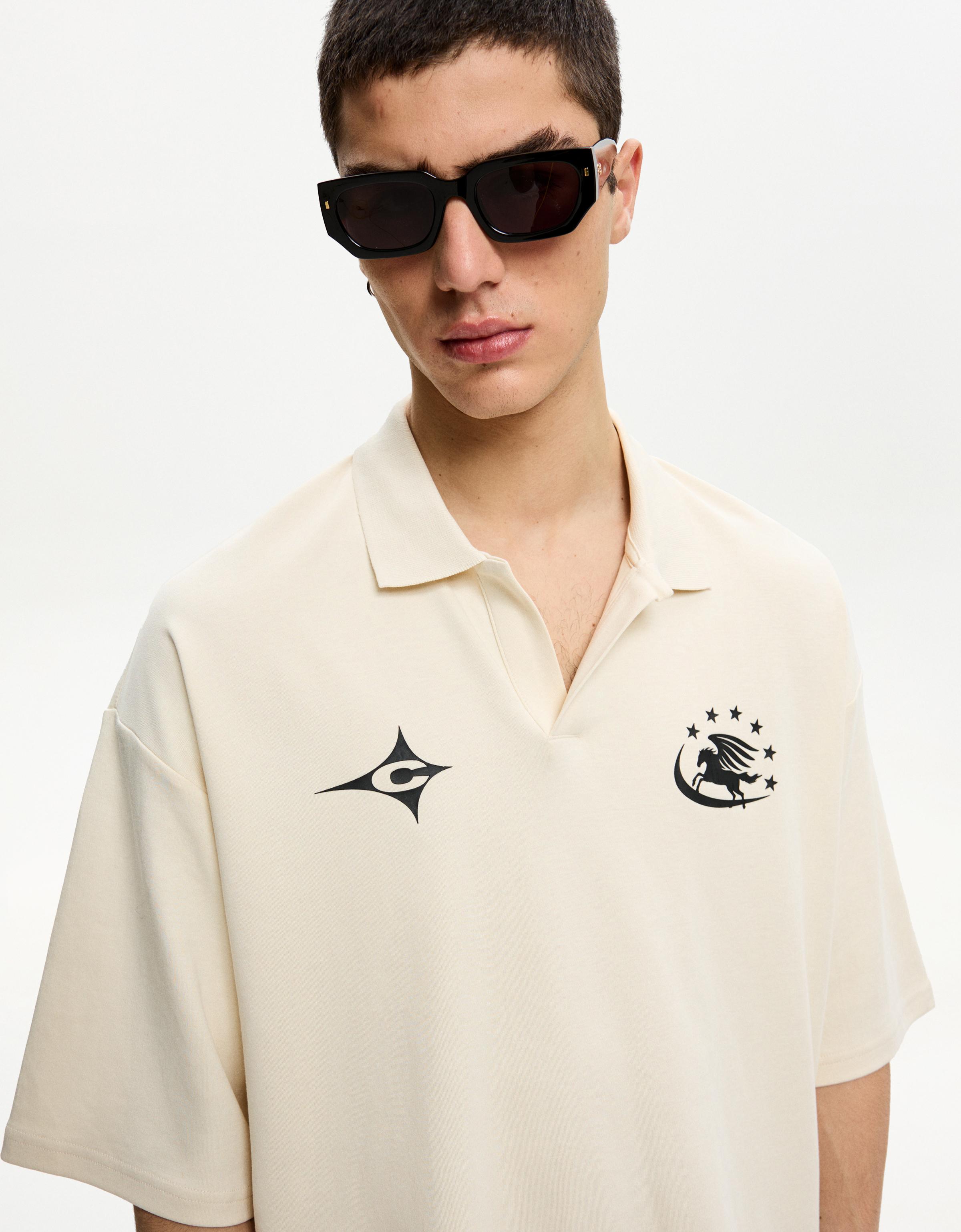 Bershka Oversize-Poloshirt Mit Kurzen Ärmeln Und Print Herren Xs Rohweiß