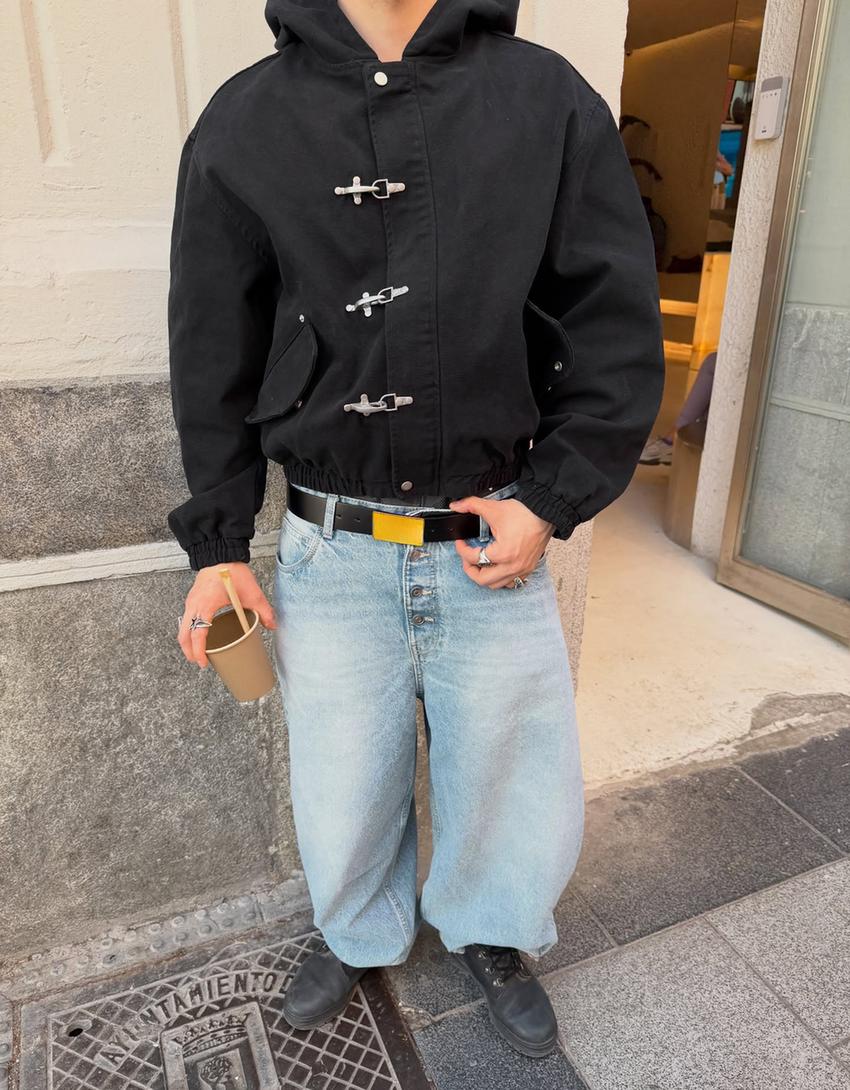 Jacka med duffelknappar-Svart