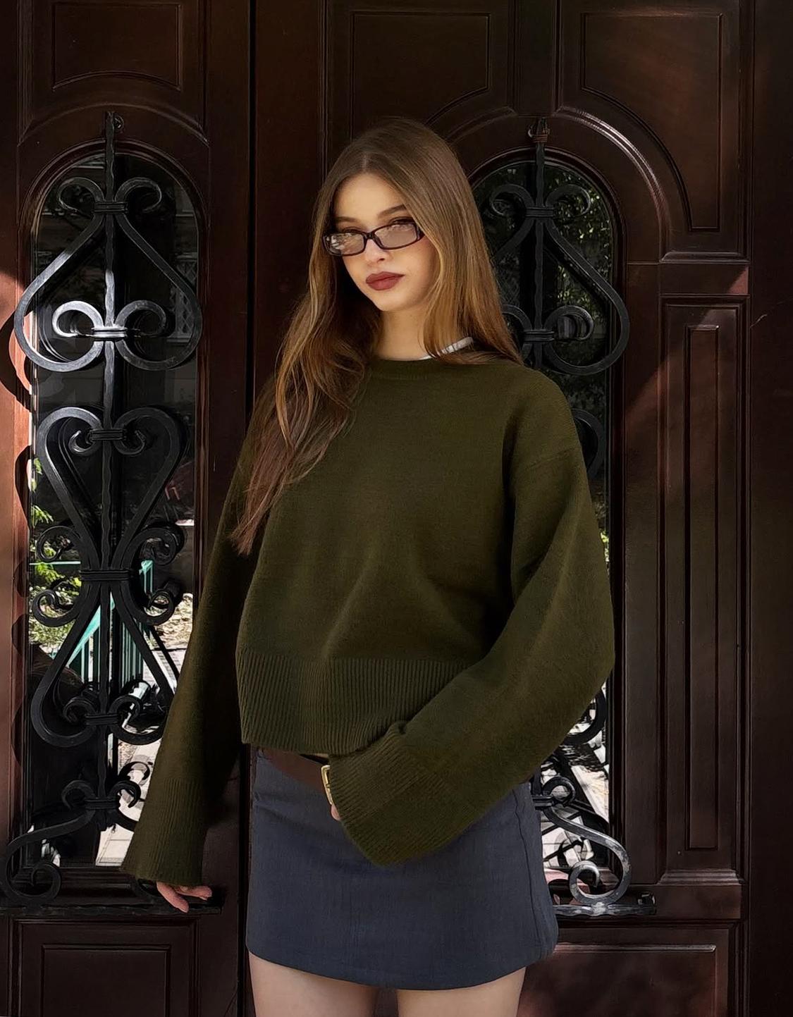 Oversize sweater with ribbed hem