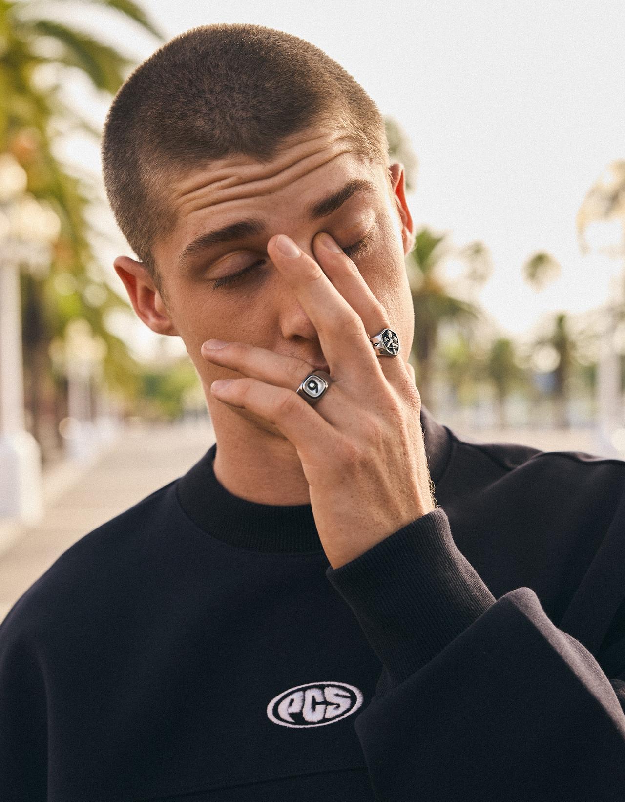 Round neck patch sweatshirt — Navy