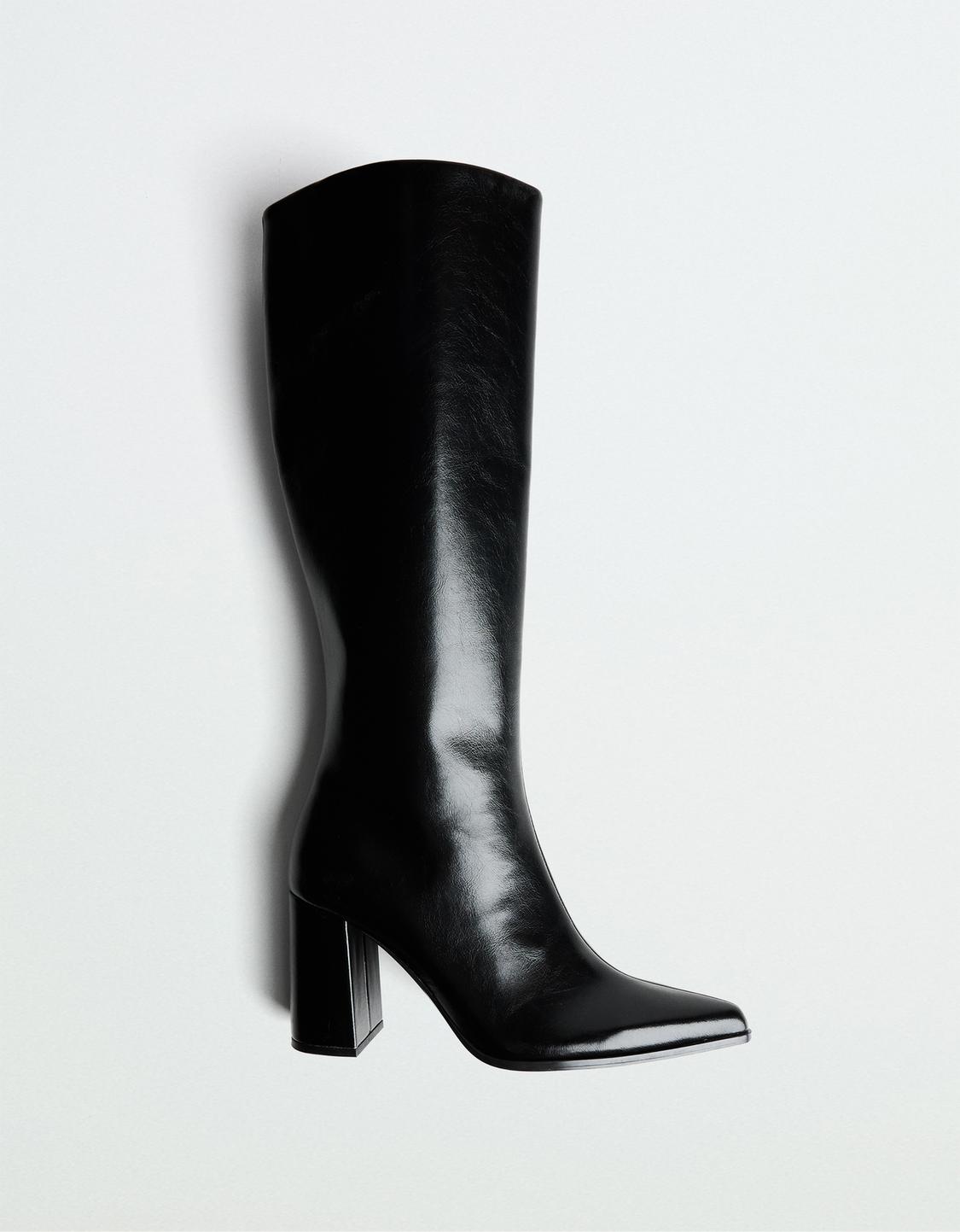 Bota de tacão largo