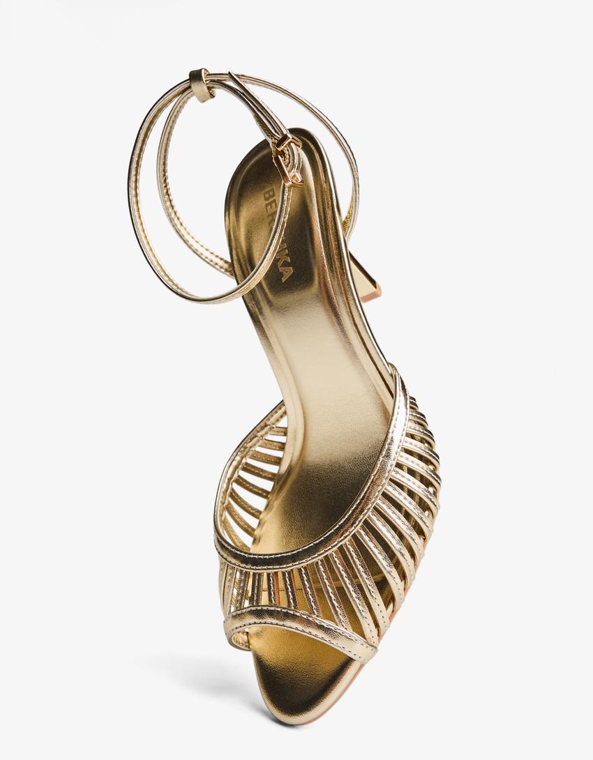 Scarpe con tacco e apertura-Oro