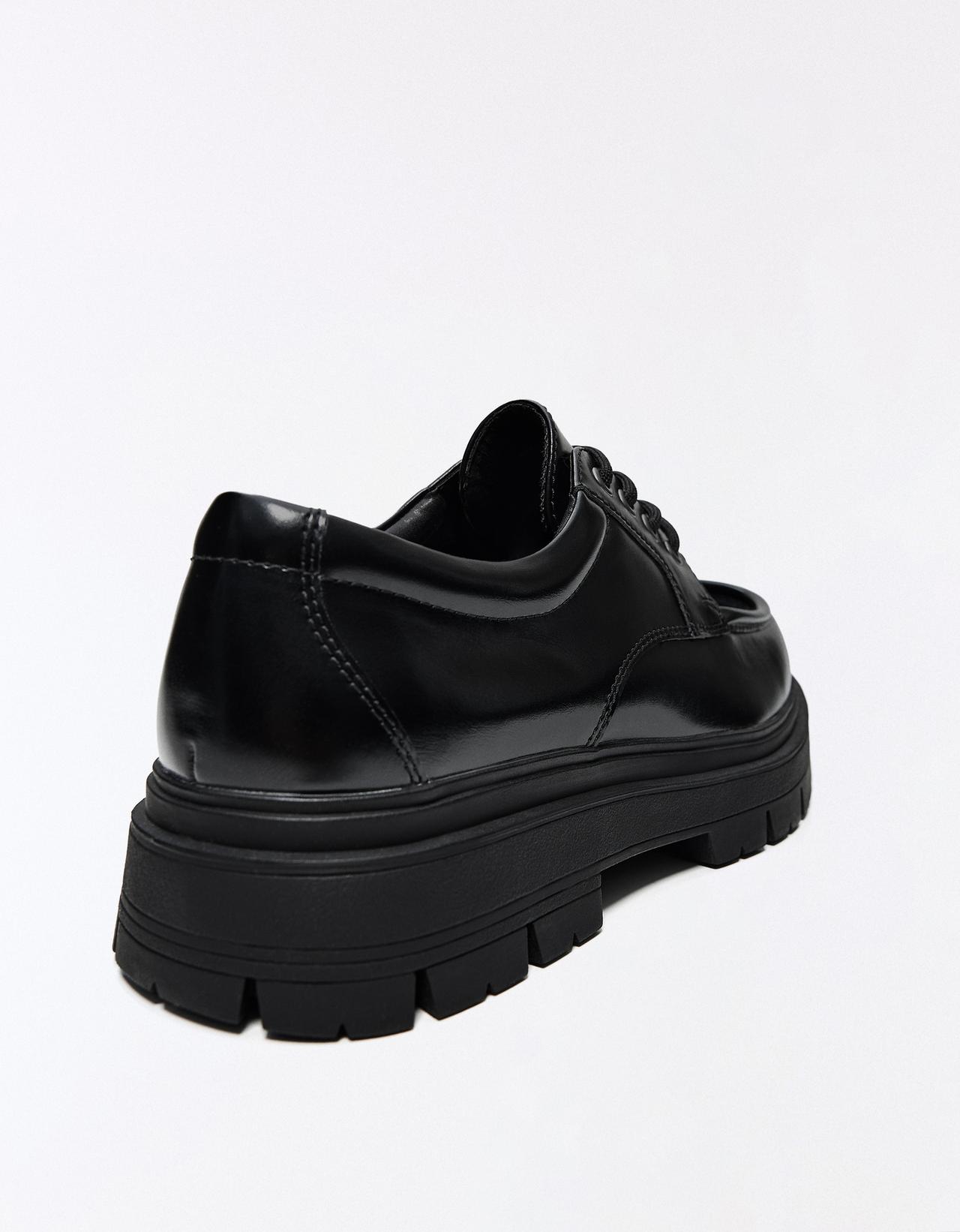 MOC TOE DERBY SHOES — BLACK