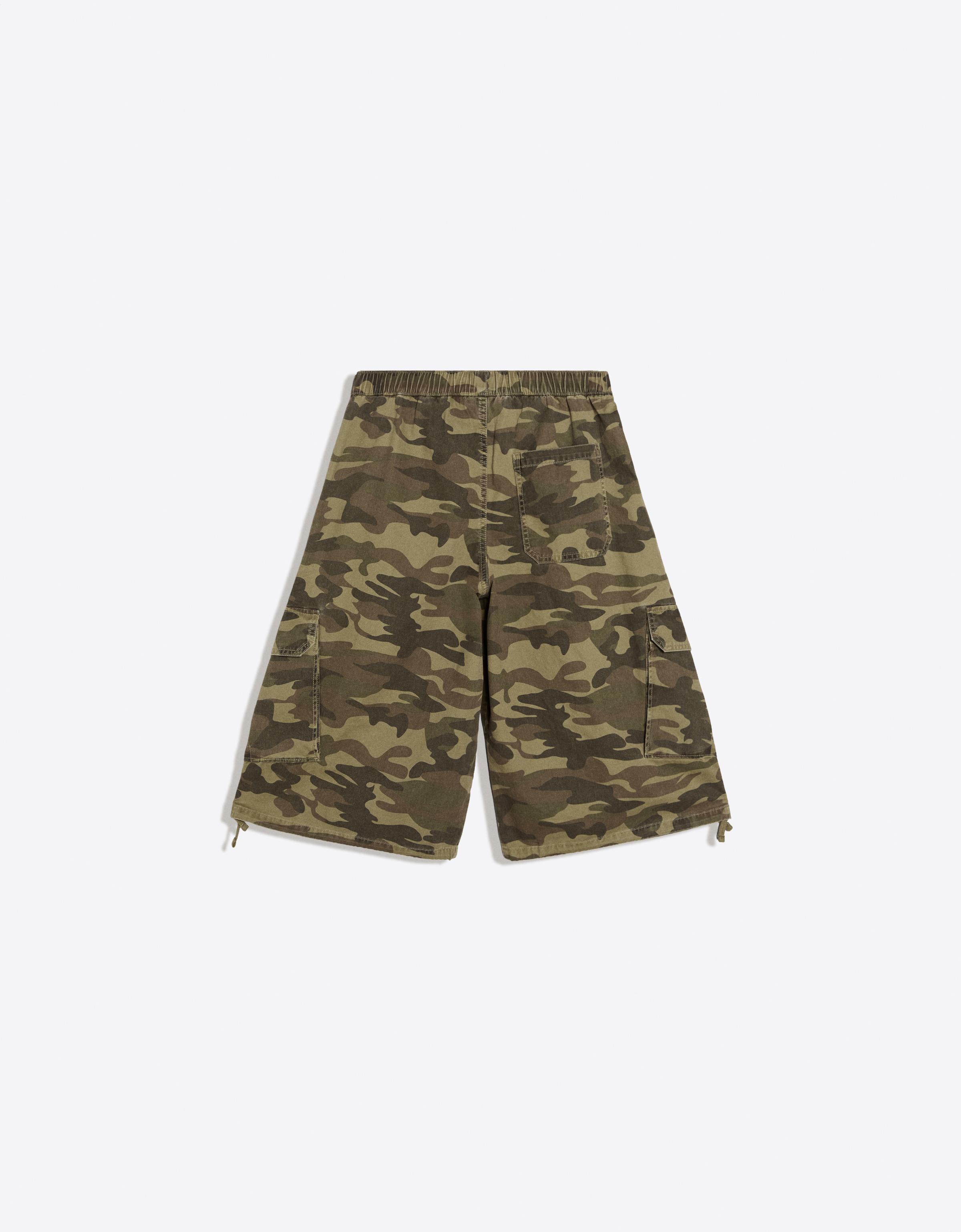 Printed cargo Bermuda shorts — Khaki