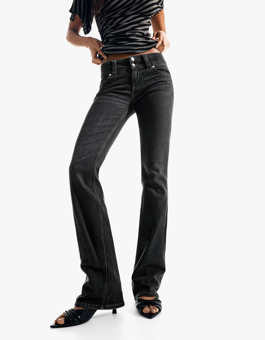 Bootcut-Jeans mit tiefem Bund und Flaps-Schwarz