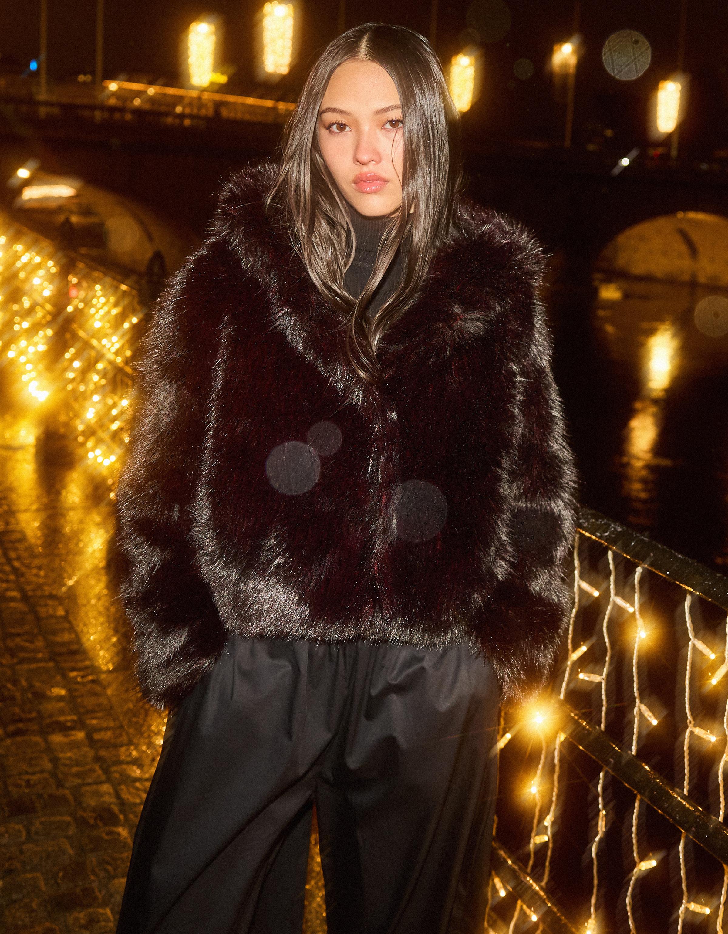 Bershka Jacke Mit Kapuze Aus Kunstfell Damen Xs Granatrot