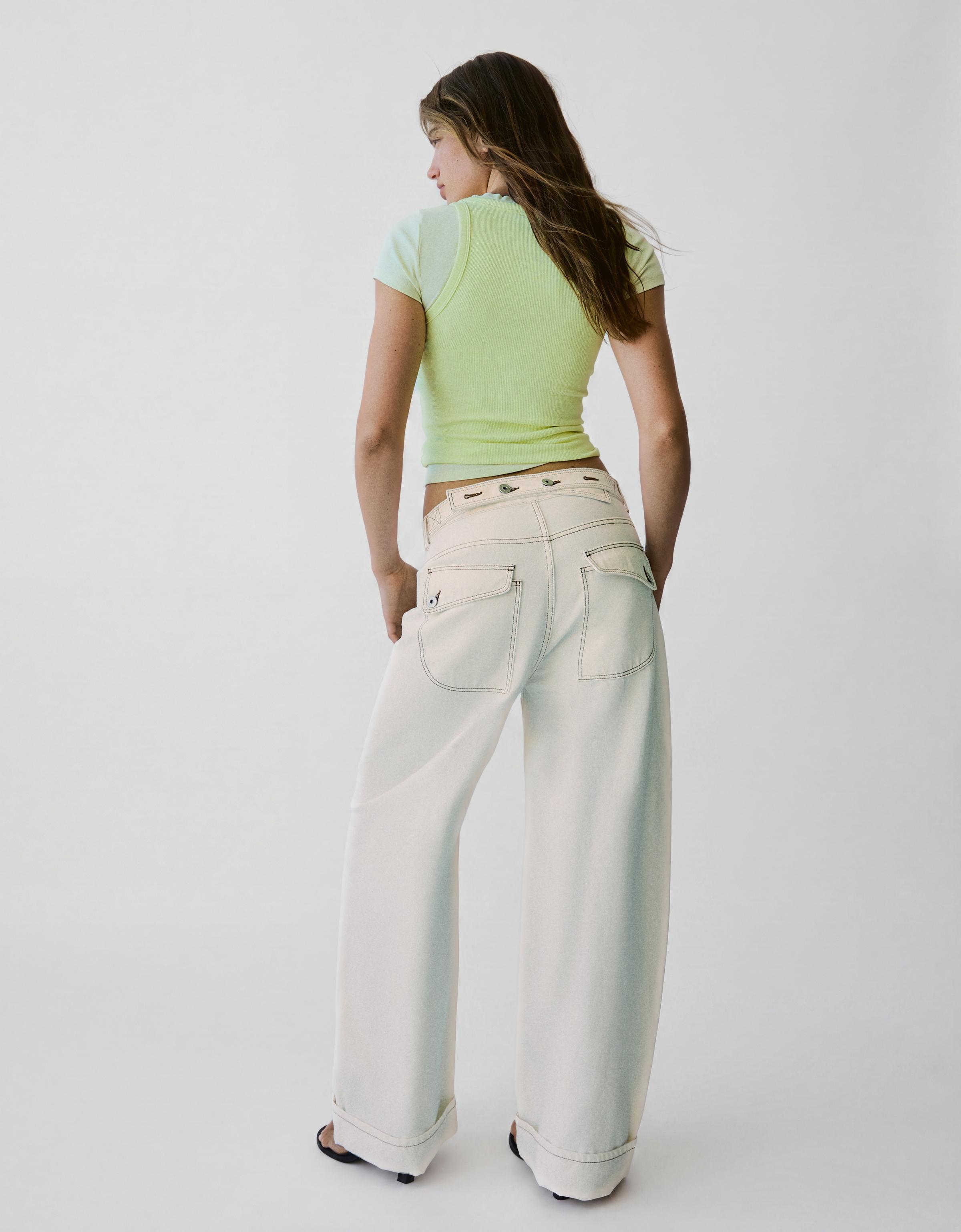 Ripped balloon fit jeans with back buckle — Cream
