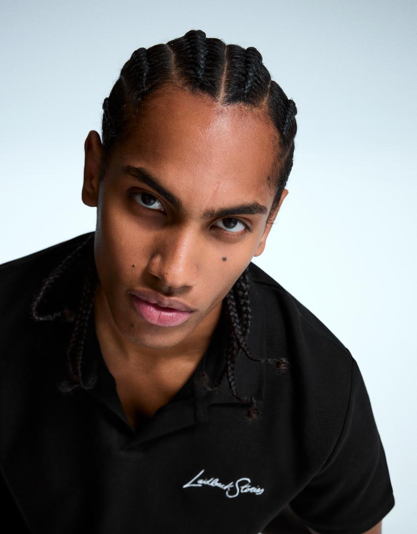 Polo manga corta bordado-Negro