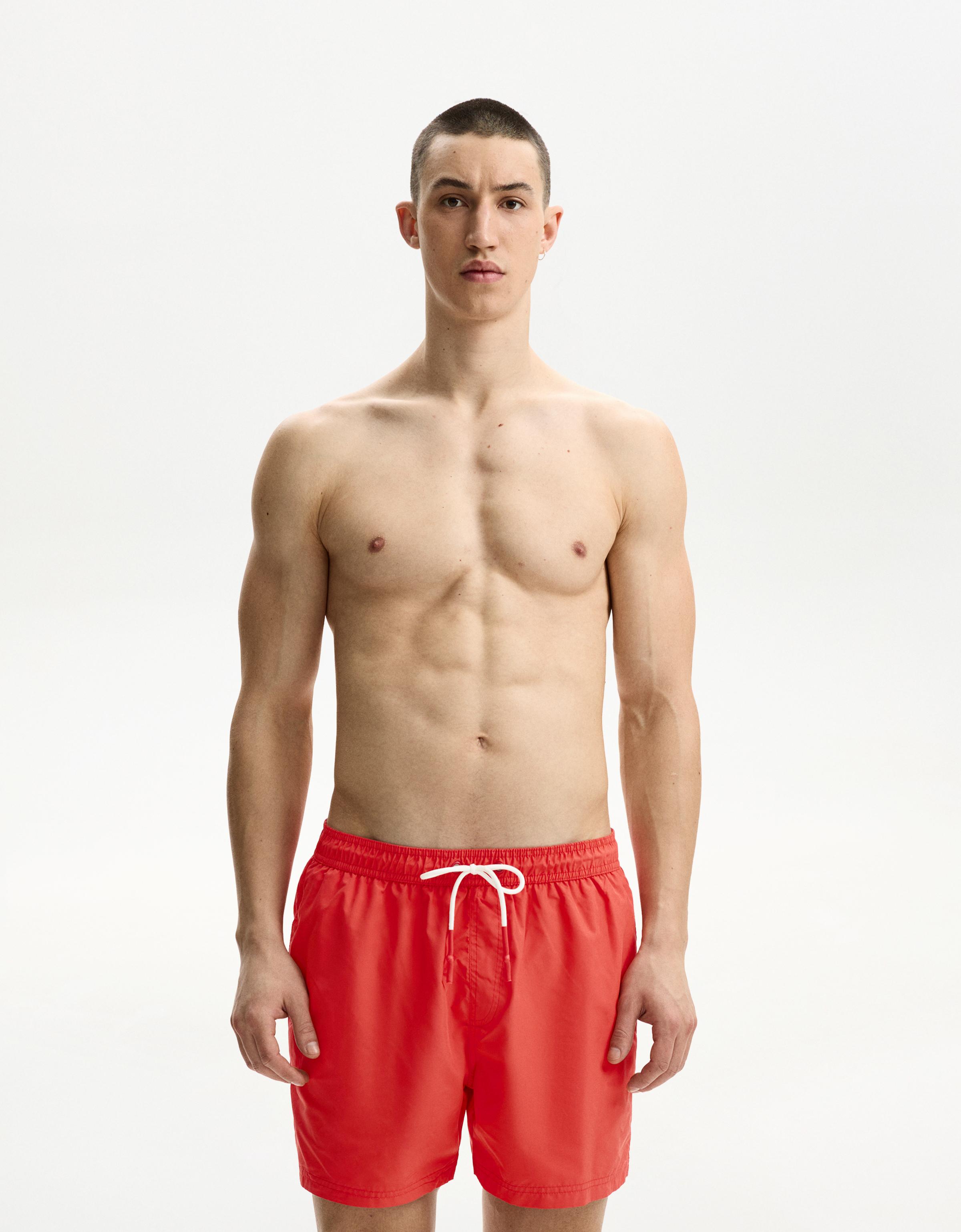 Bershka Regular-Fit-Badeshorts Herren L Rot