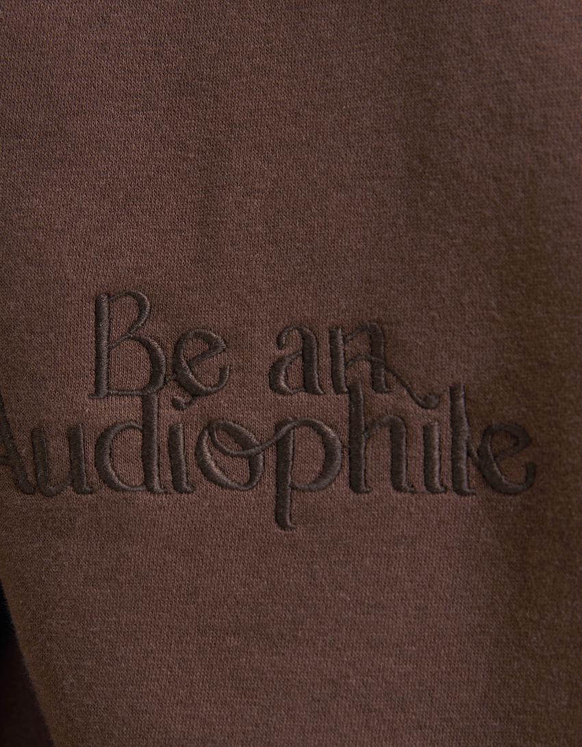 Sweatshirt com capuz e bordado-Marrom-6
