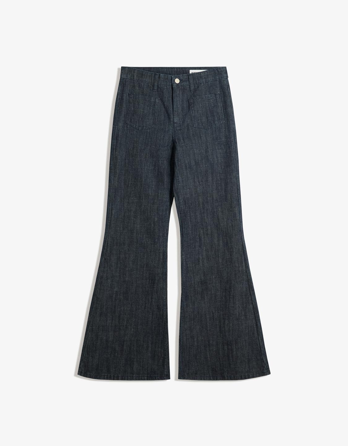 Flared comfort jeans with pockets