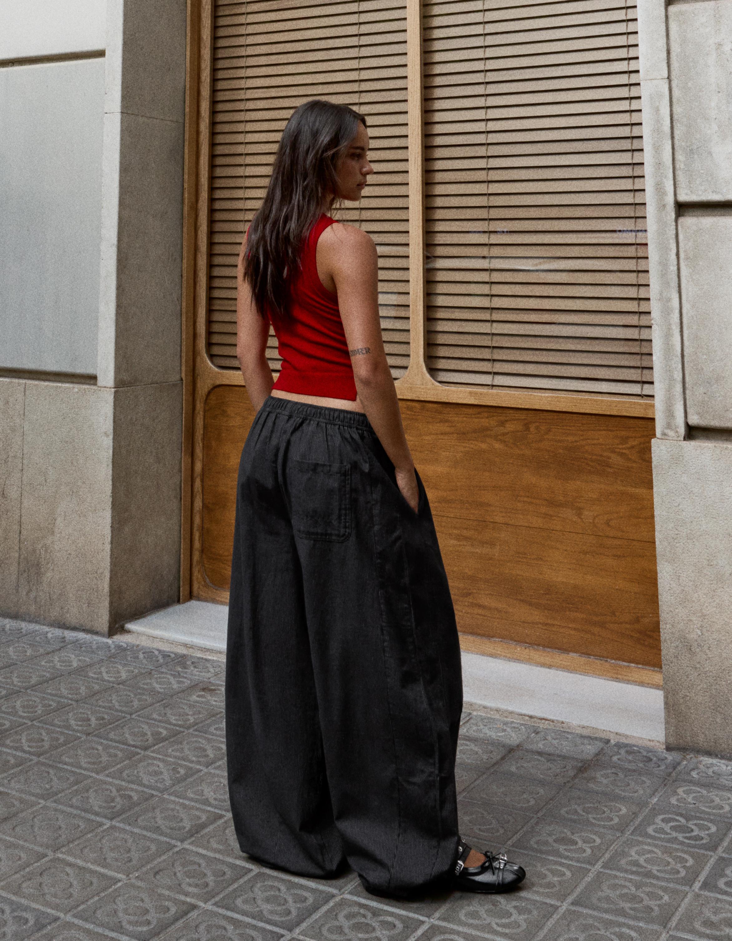 Checked barrel trousers — Black