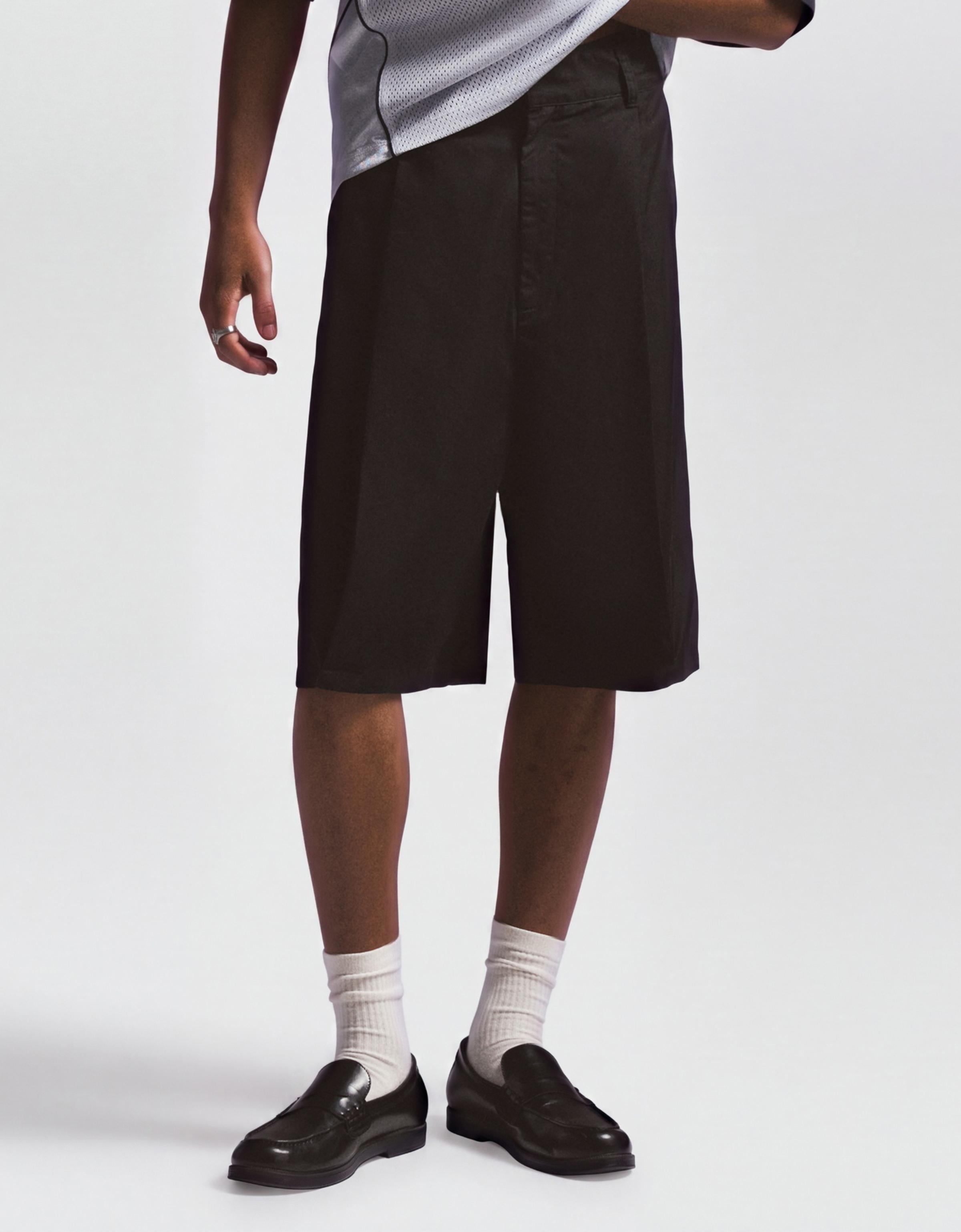 Balloon fit Bermuda shorts with darts — Black