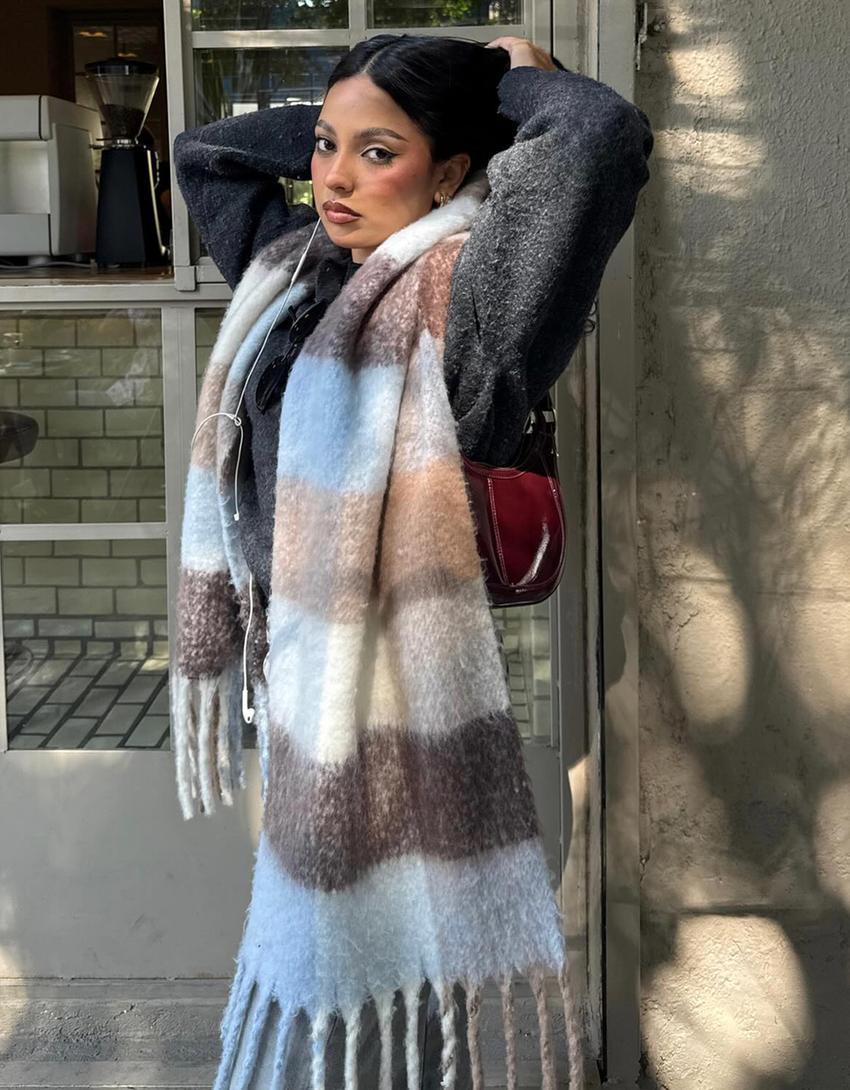 وشاح بطبعة مربعات-رملي